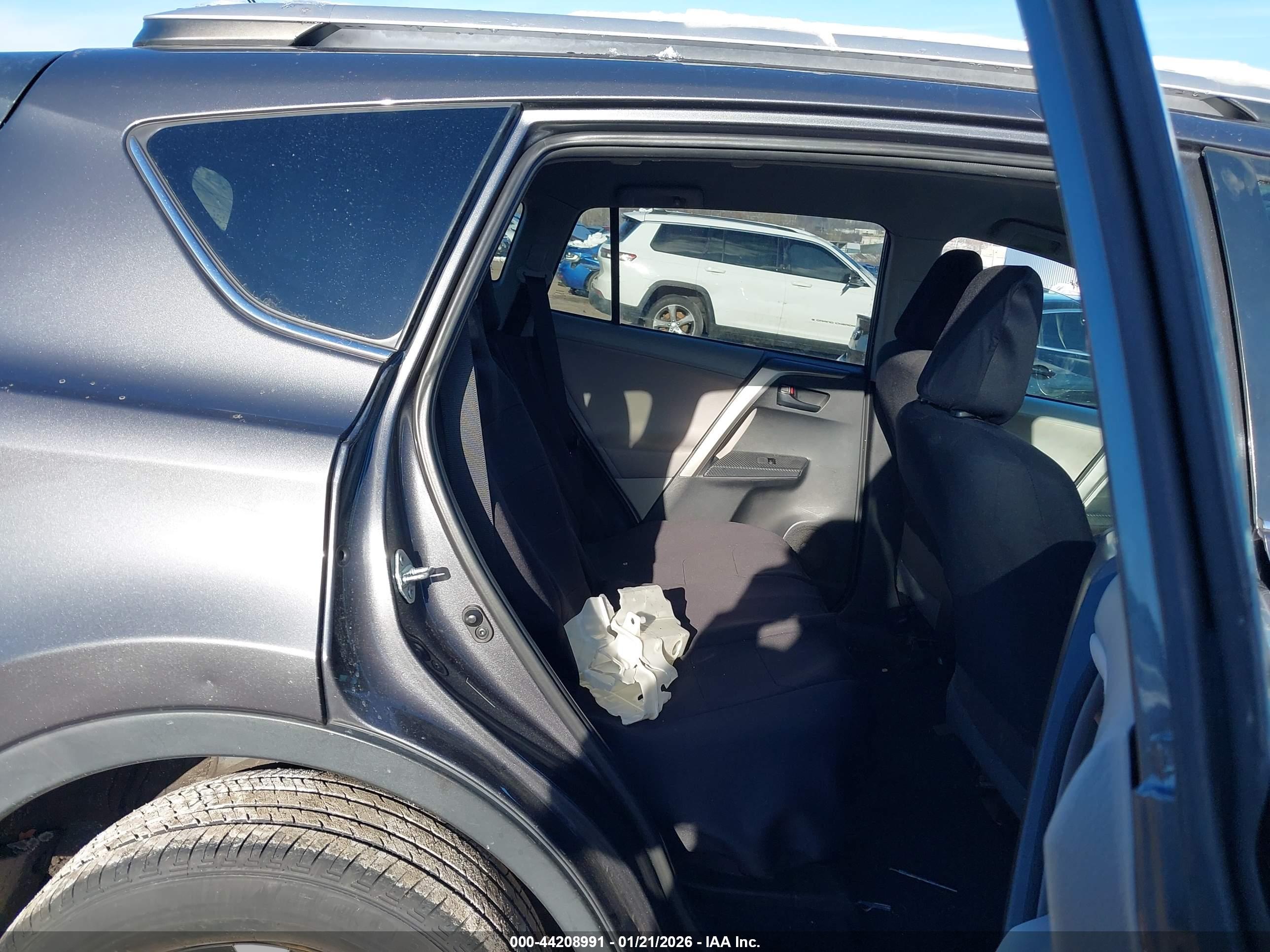 TOYOTA RAV4 image 8