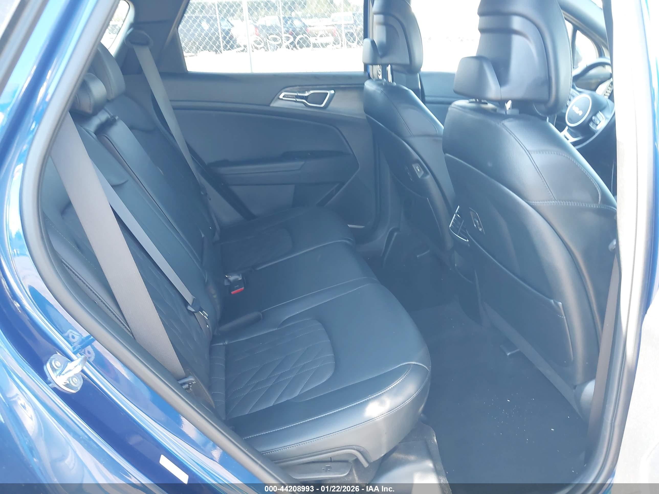 KIA SPORTAGE image 8