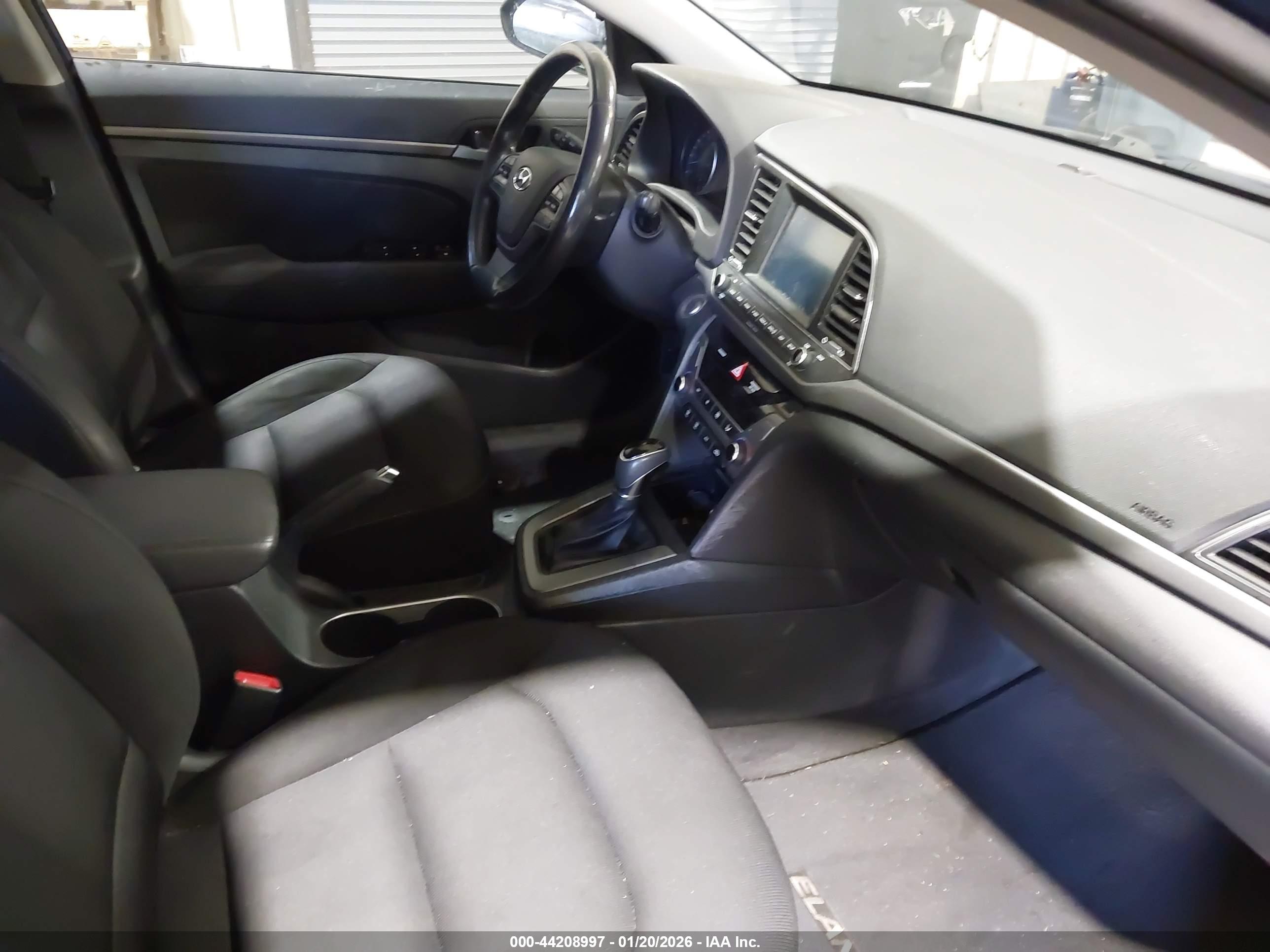 HYUNDAI ELANTRA image 5
