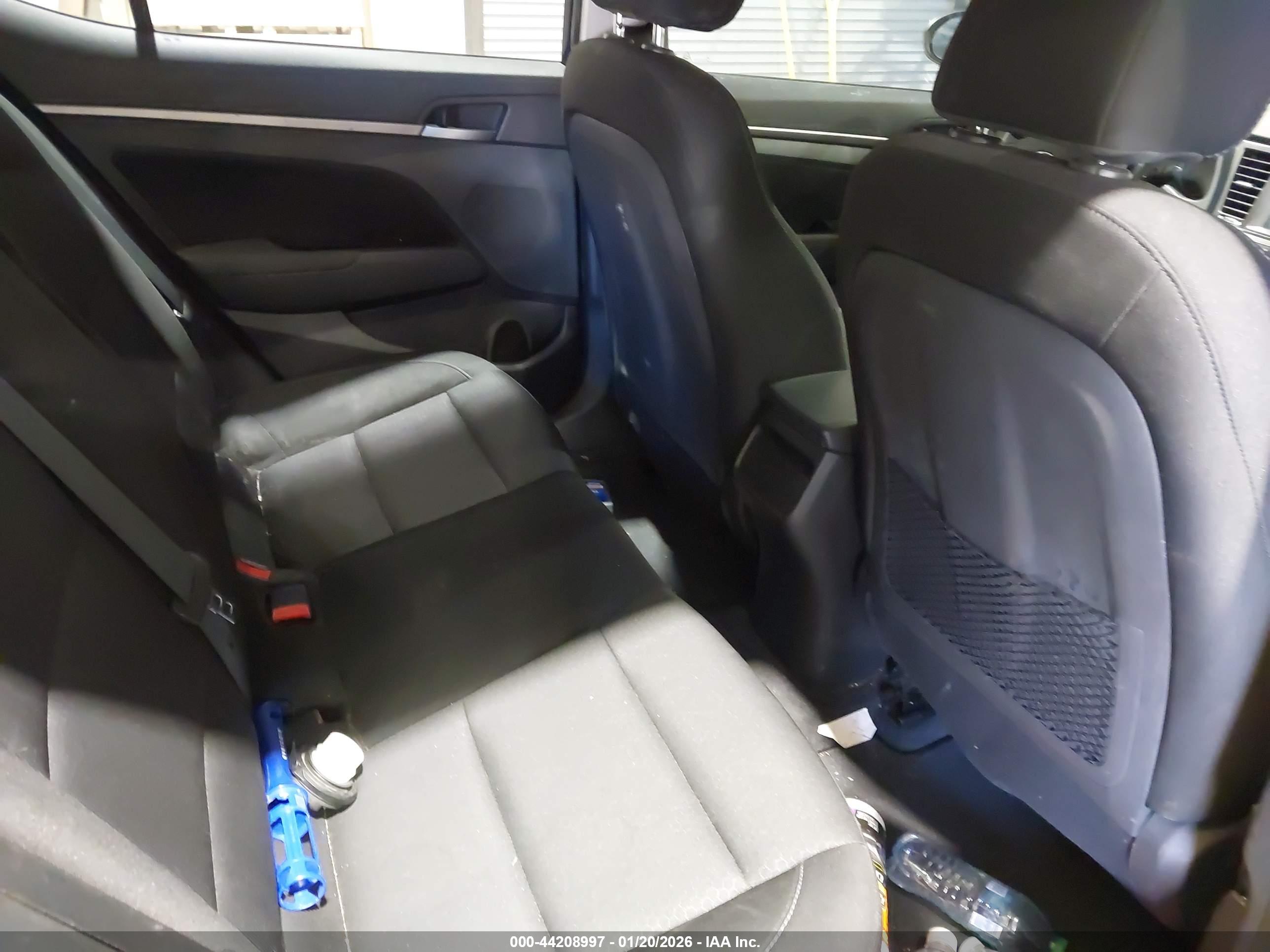 HYUNDAI ELANTRA image 8