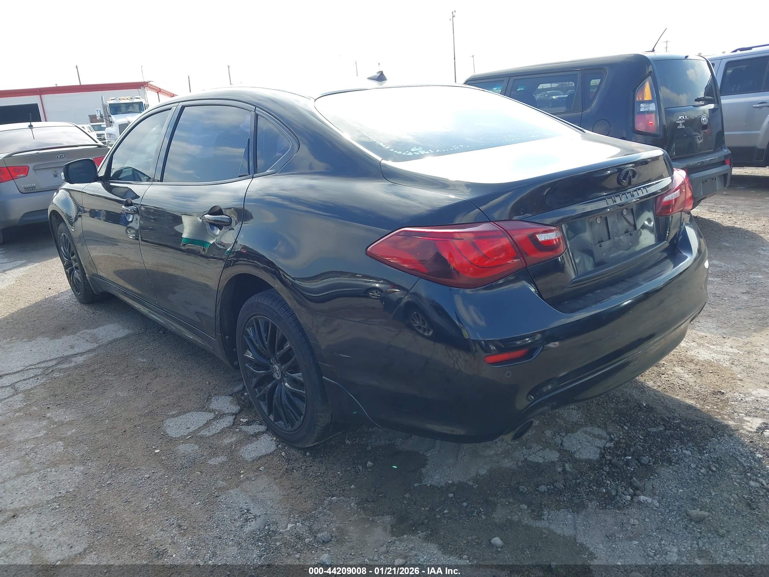INFINITI Q70L image 3