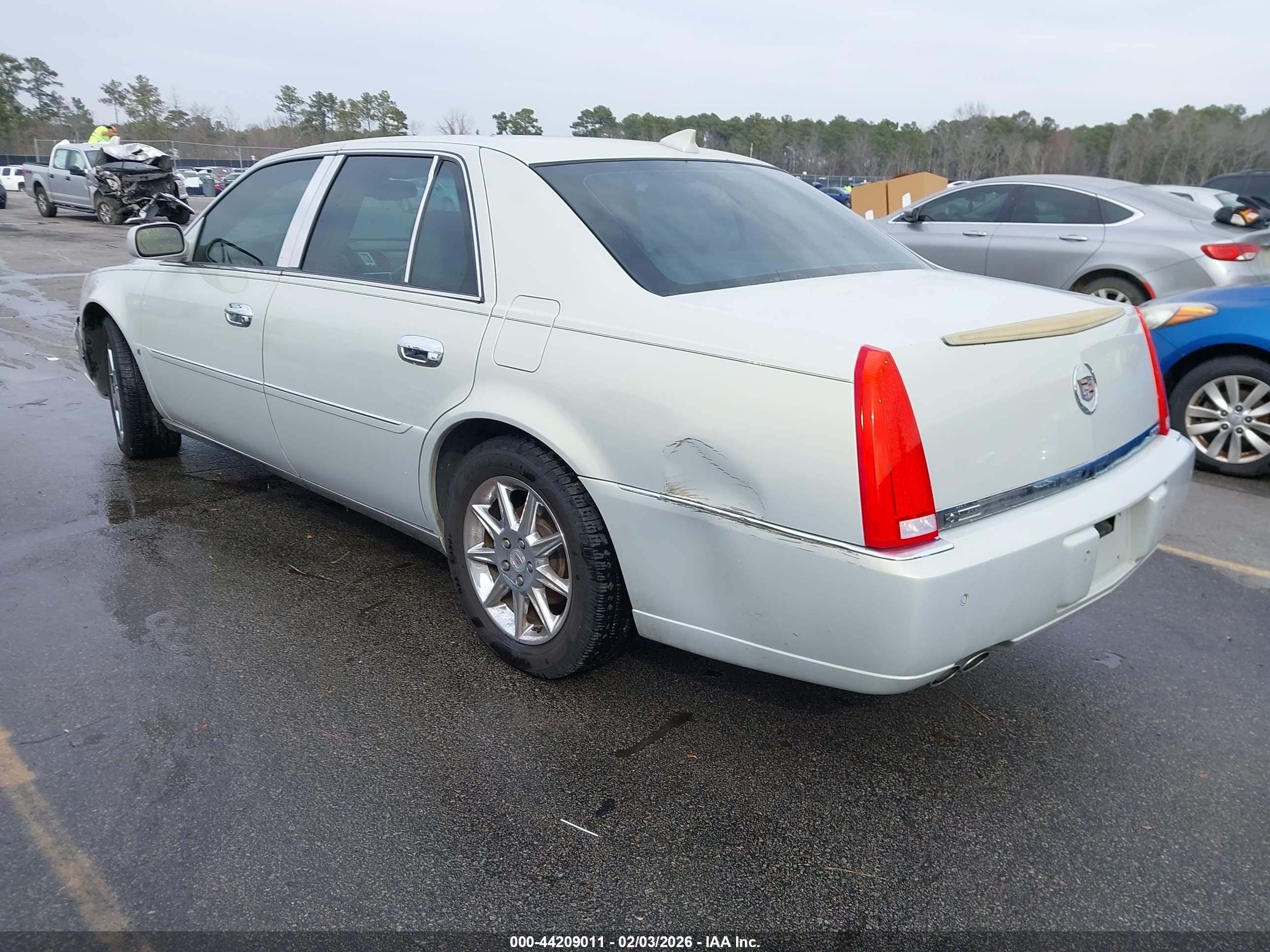 CADILLAC DTS image 3