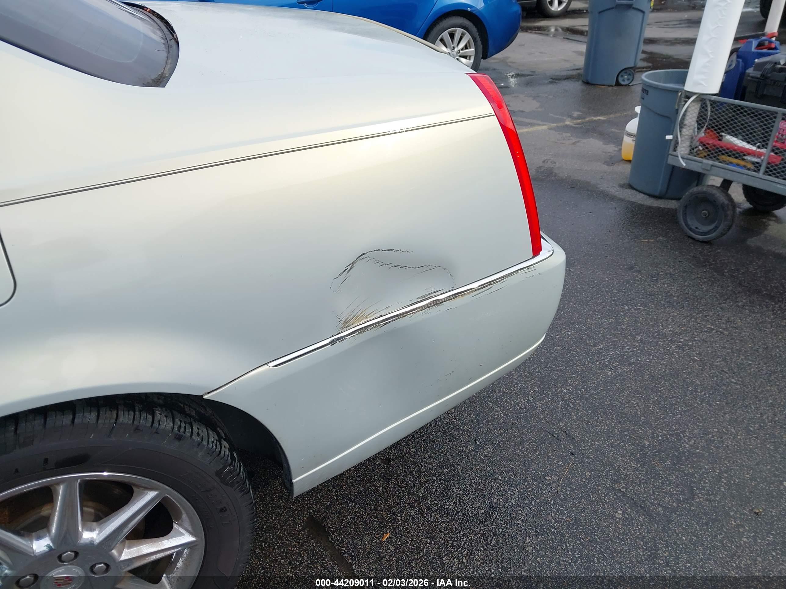 CADILLAC DTS image 6