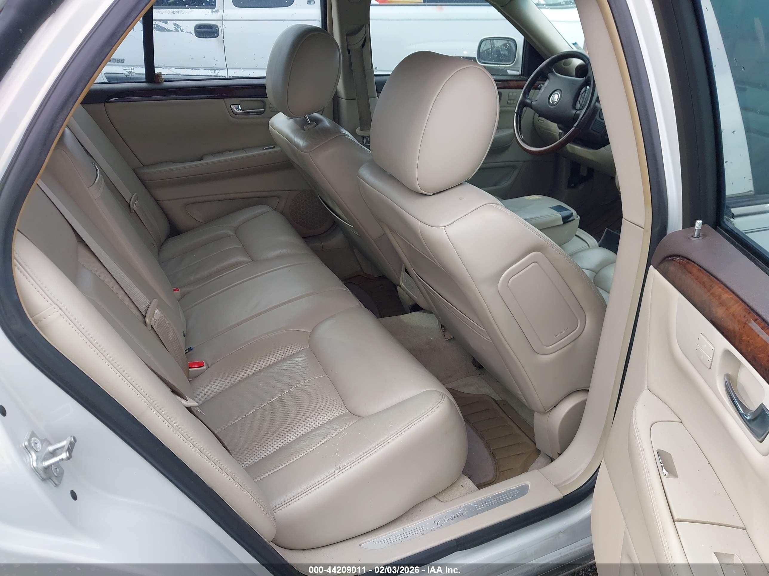 CADILLAC DTS image 8