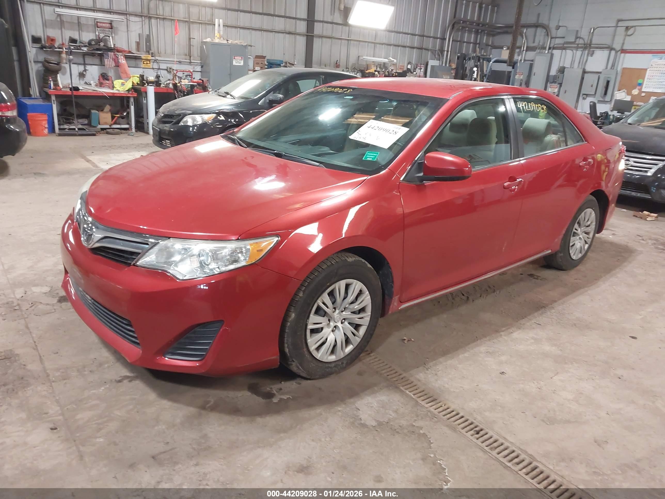 TOYOTA CAMRY image 2