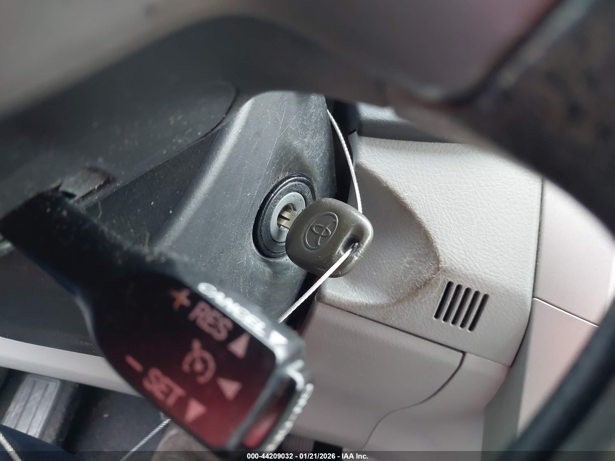 TOYOTA COROLLA image 11