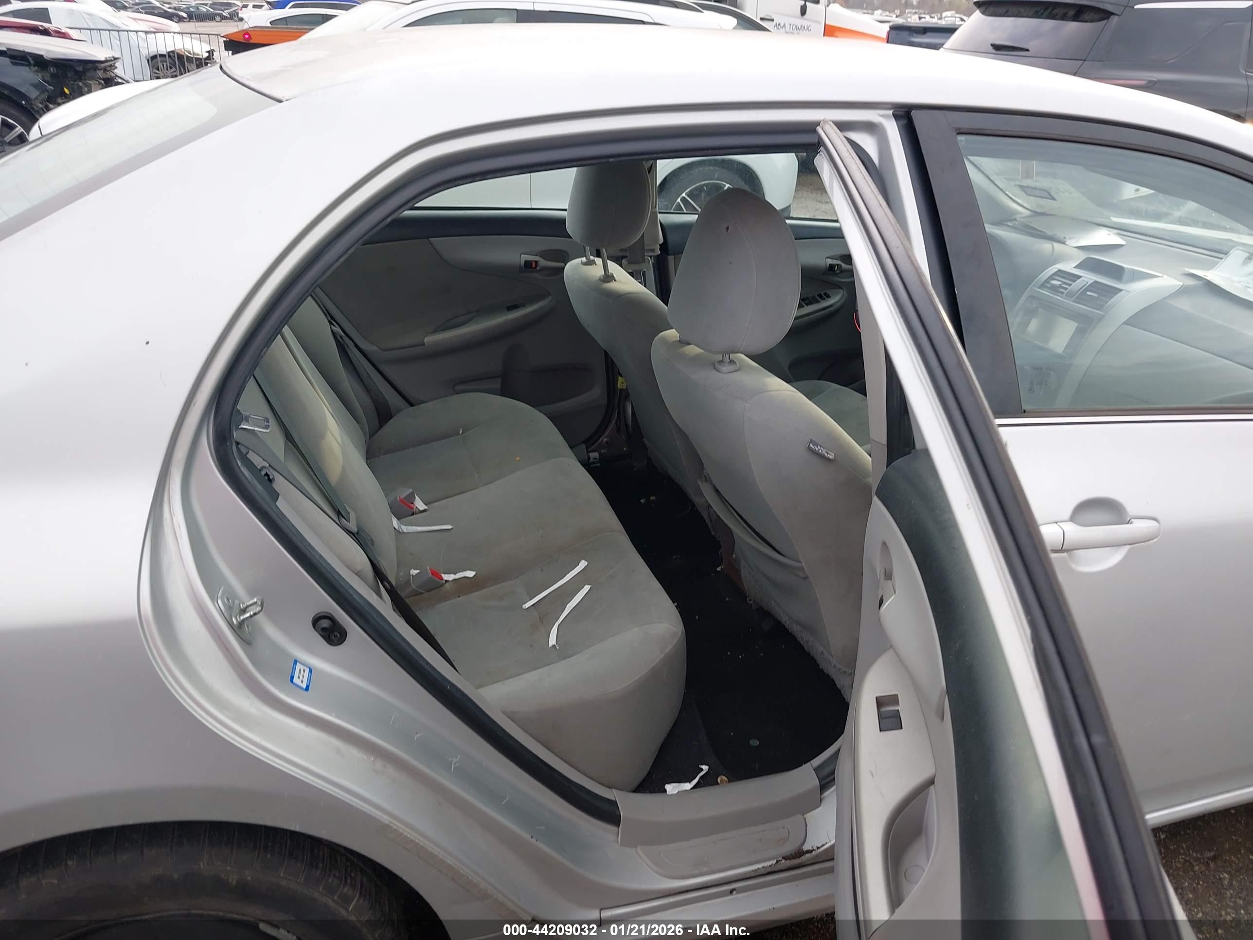 TOYOTA COROLLA image 8