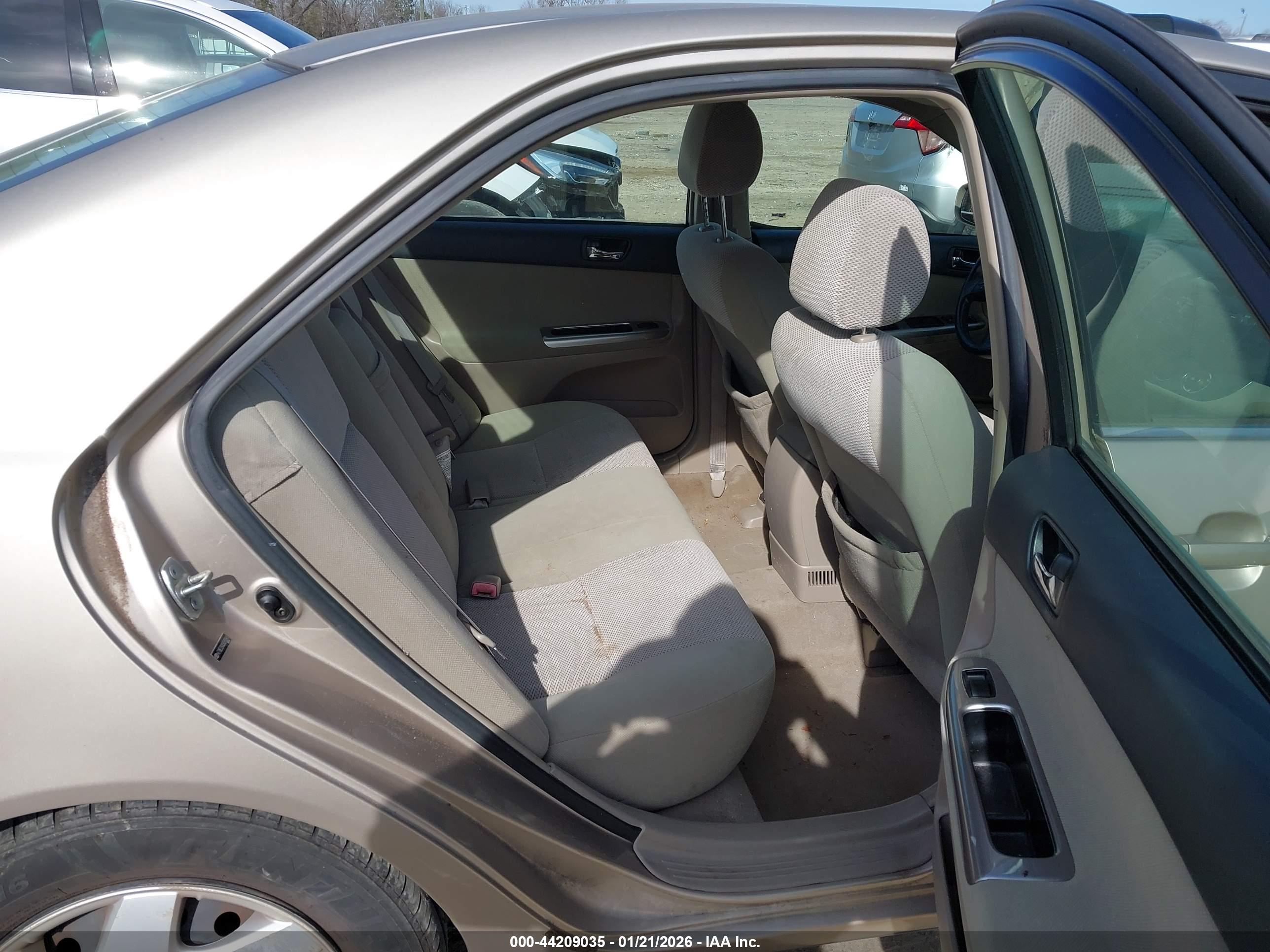 TOYOTA CAMRY image 8