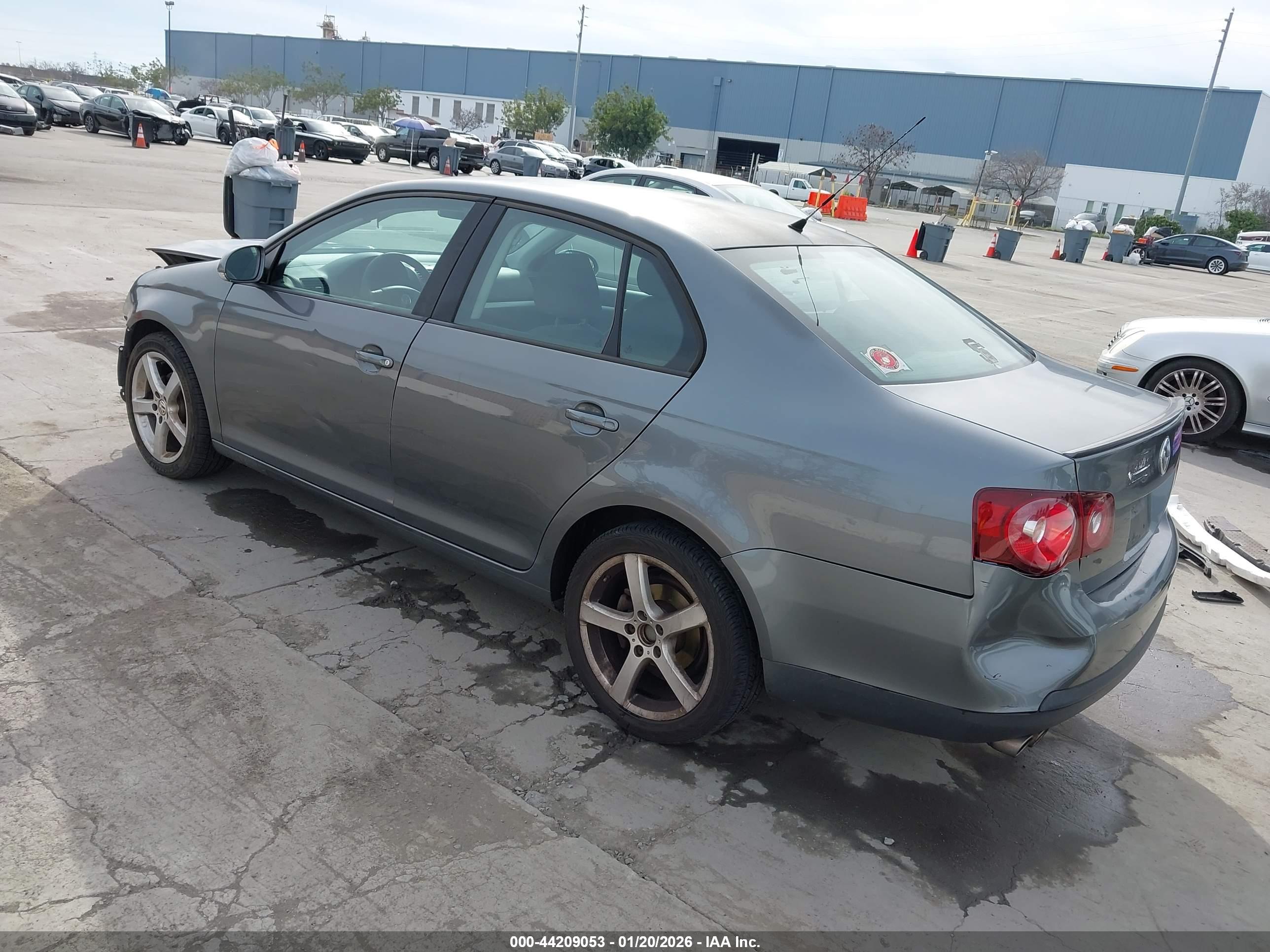 VOLKSWAGEN JETTA image 3