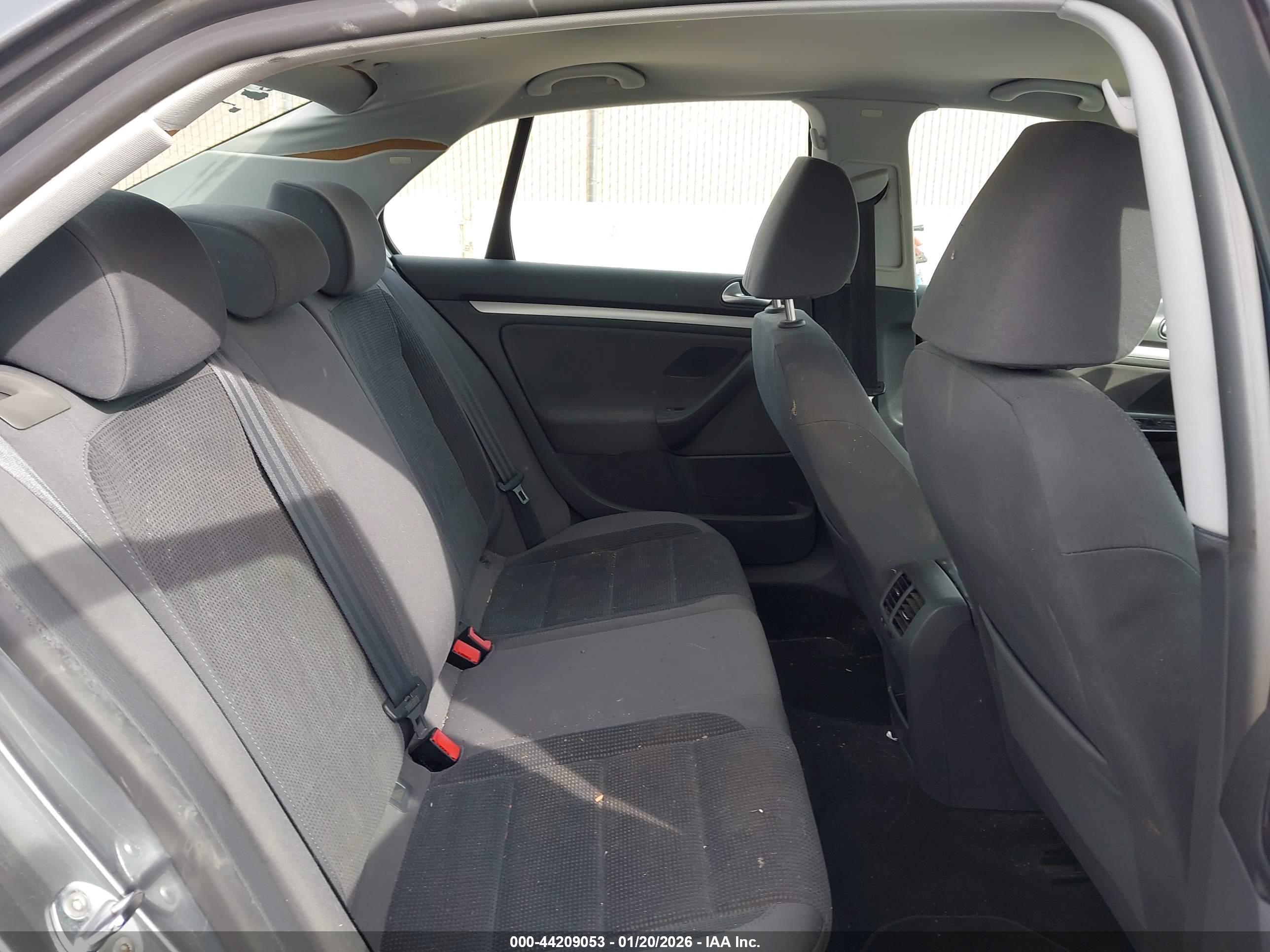 VOLKSWAGEN JETTA image 8