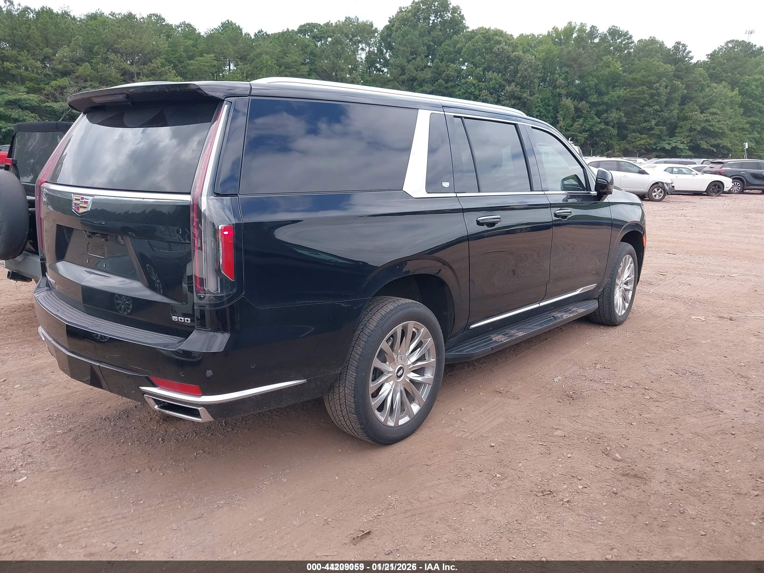 CADILLAC ESCALADE image 4