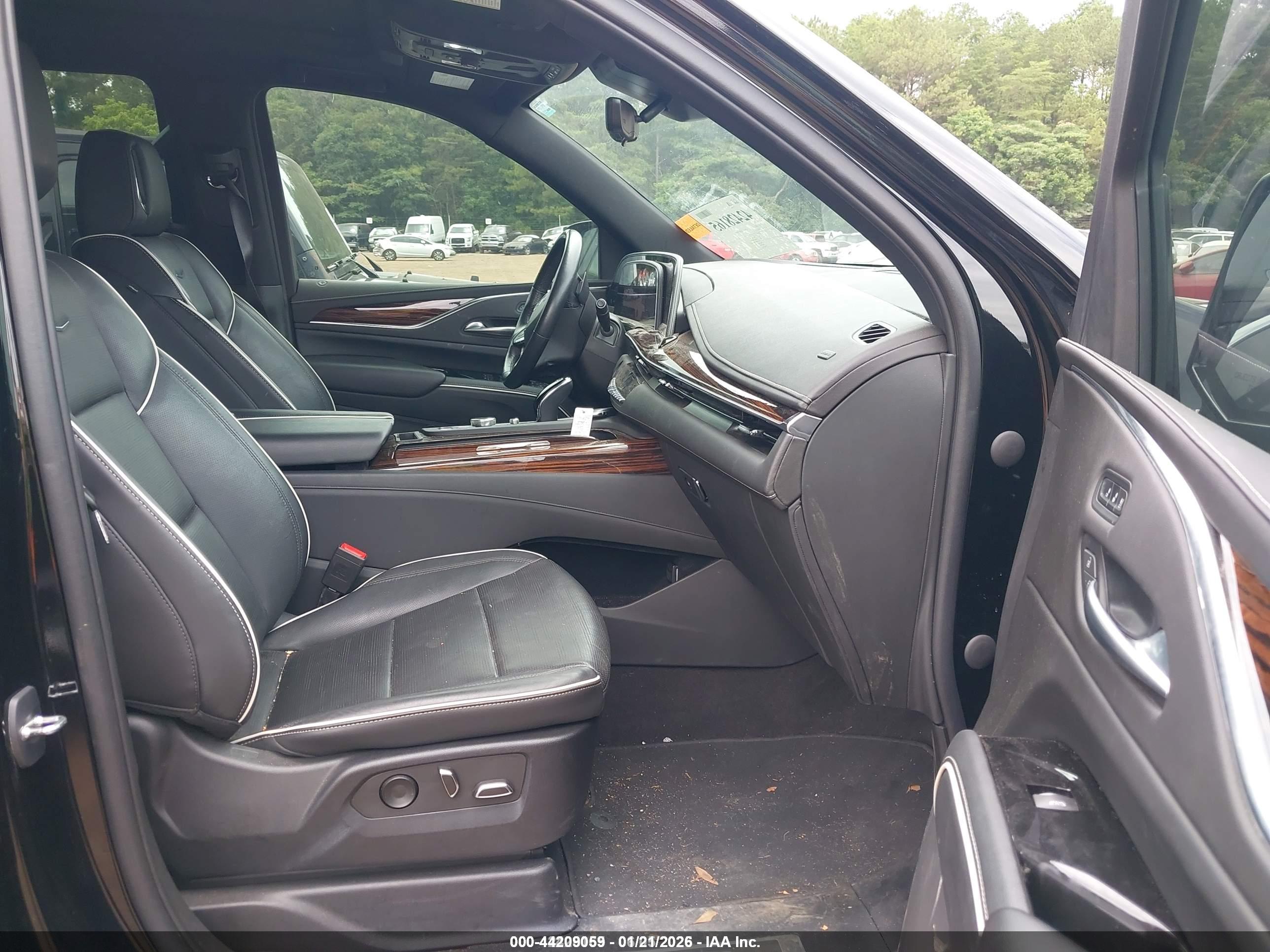 CADILLAC ESCALADE image 5