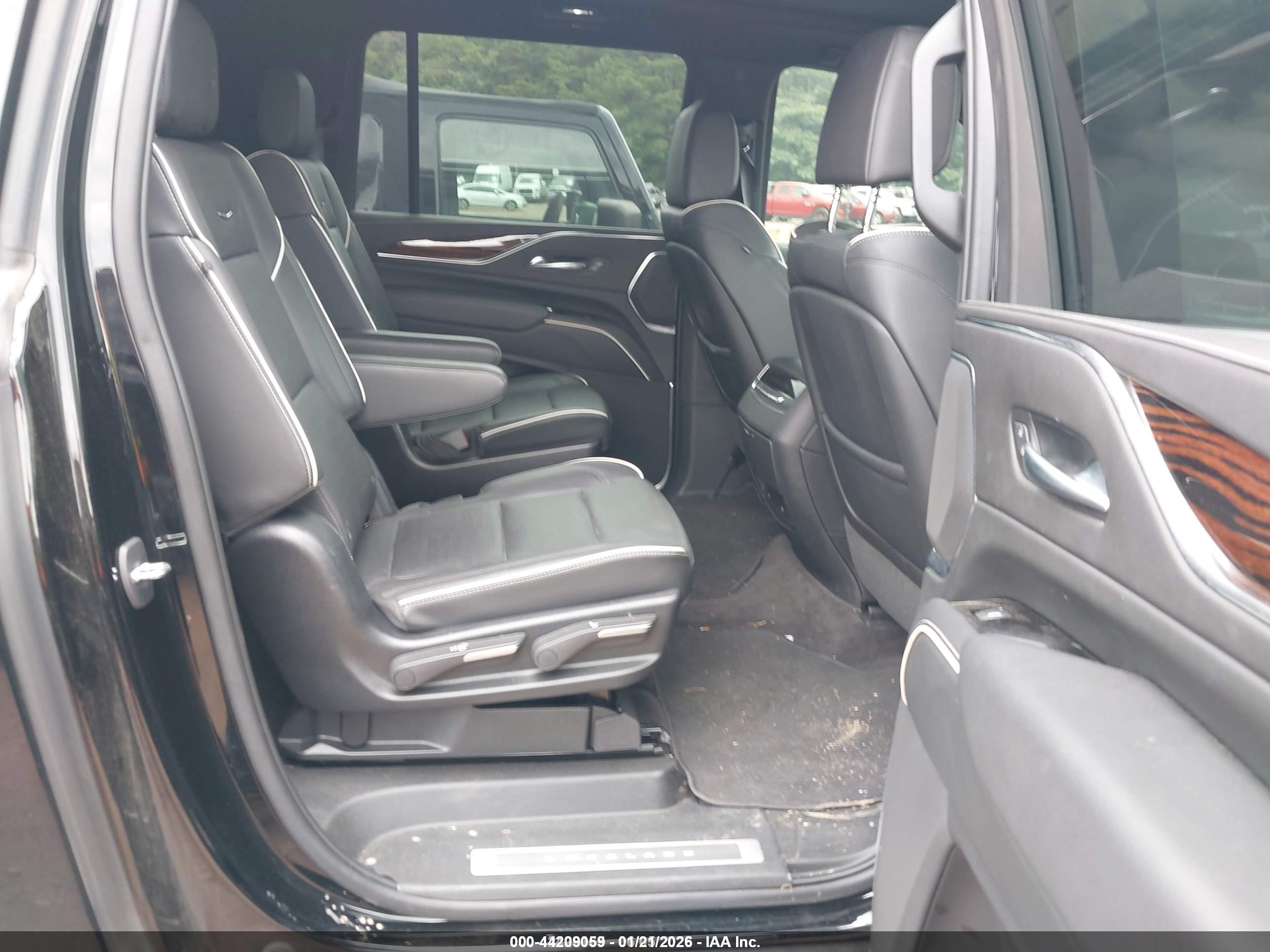 CADILLAC ESCALADE image 8