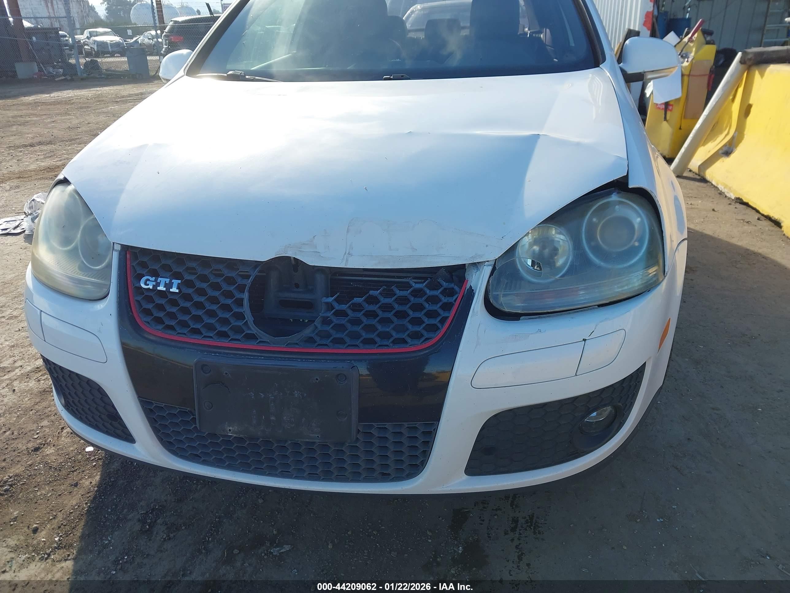 VOLKSWAGEN GTI image 6