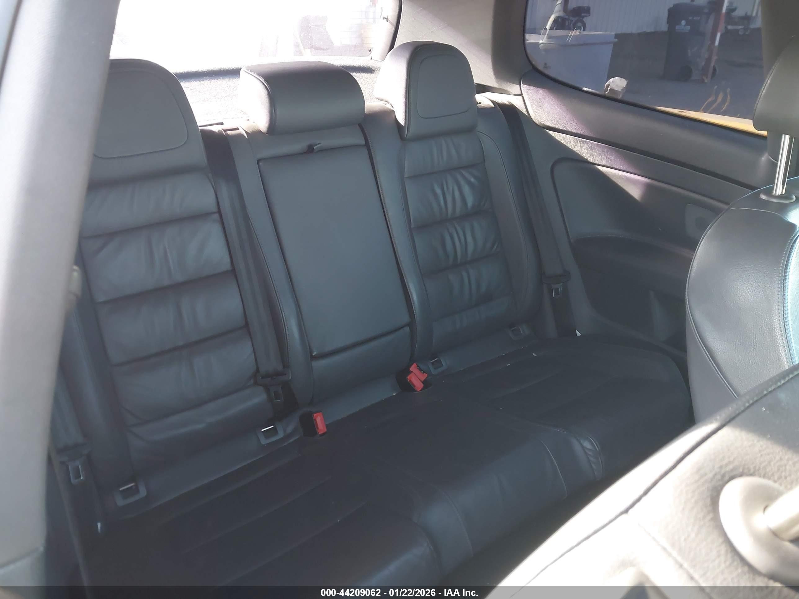 VOLKSWAGEN GTI image 8