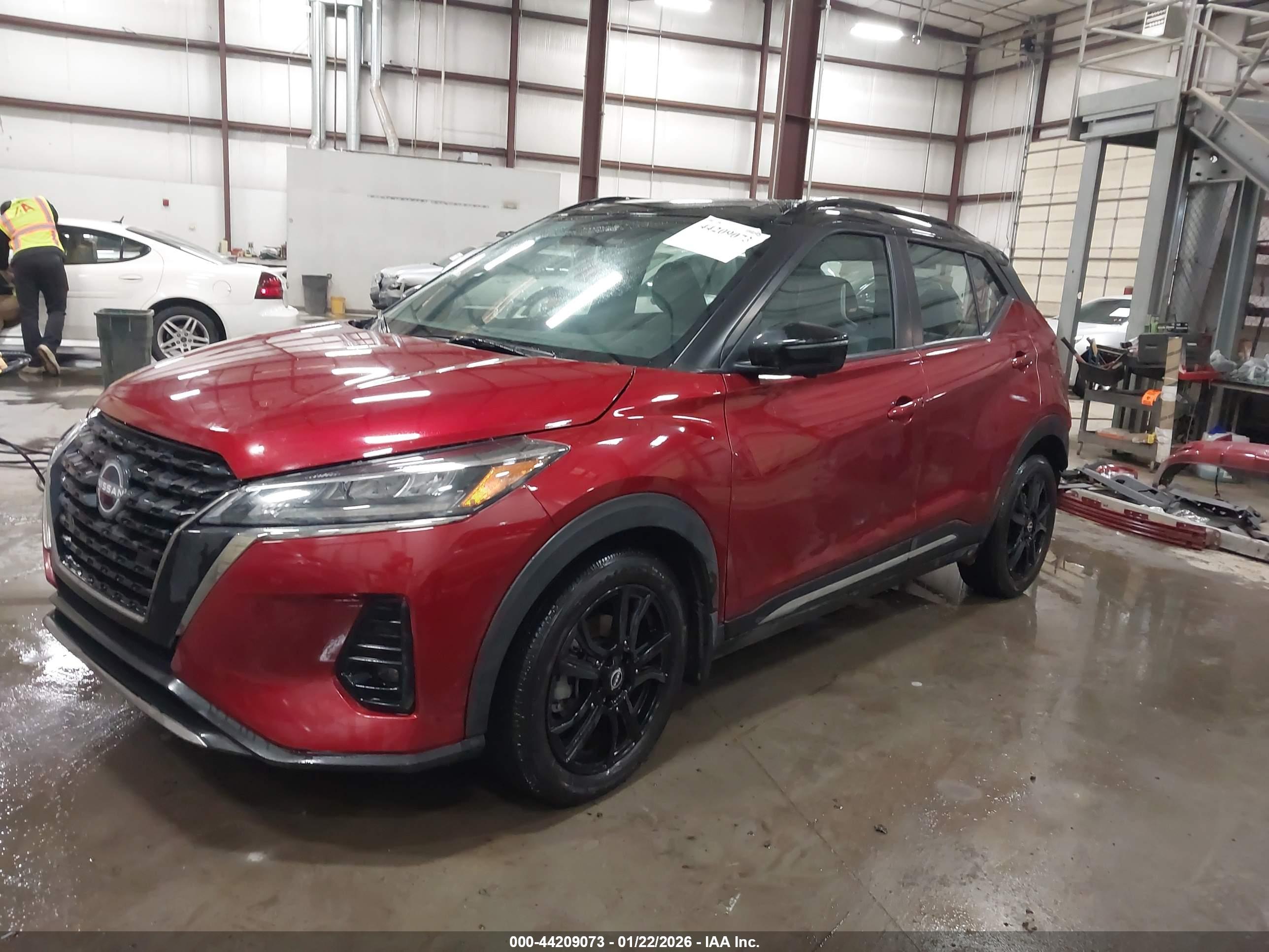 NISSAN KICKS image 2