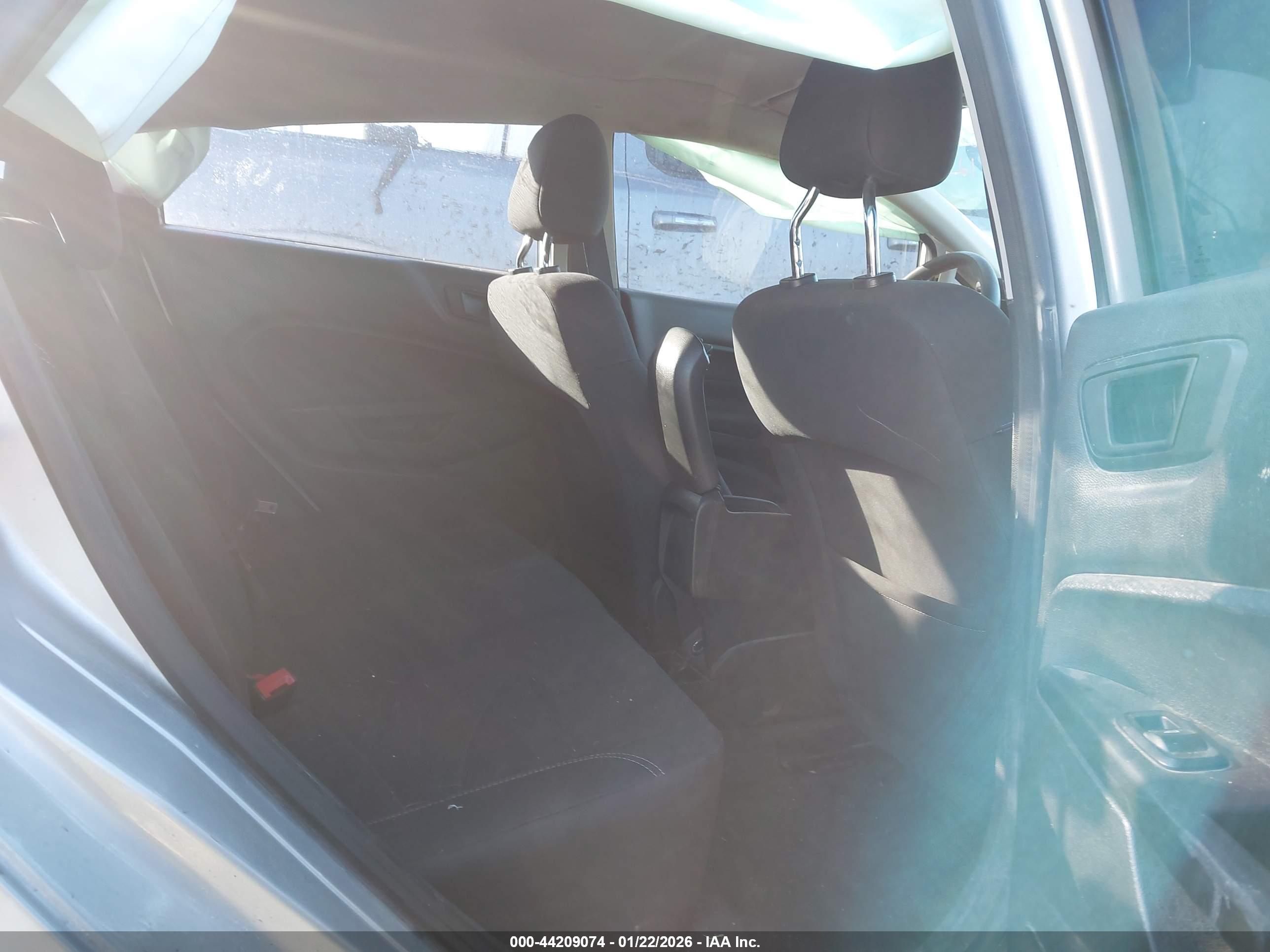 FORD FIESTA image 8