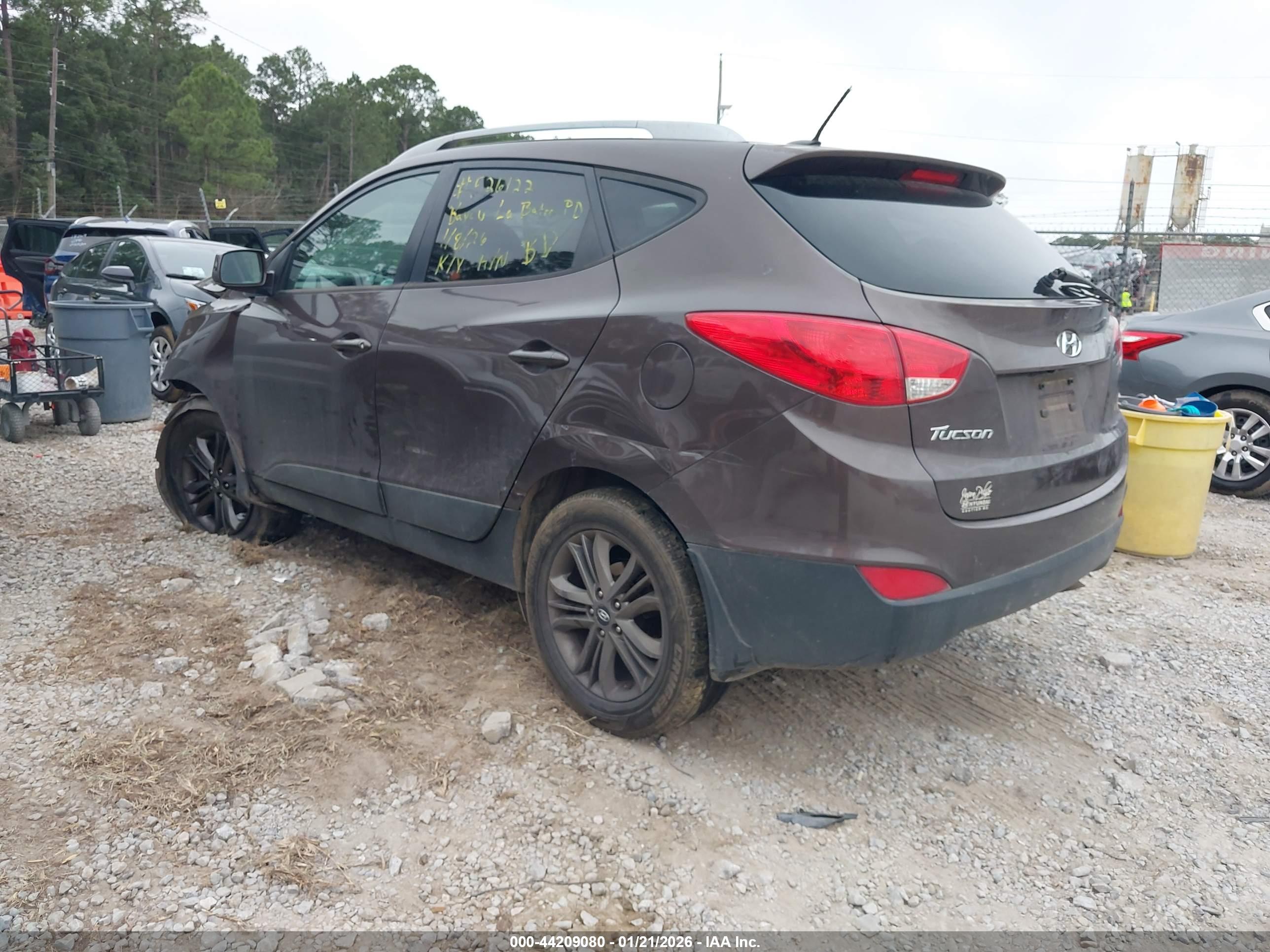 HYUNDAI TUCSON image 3