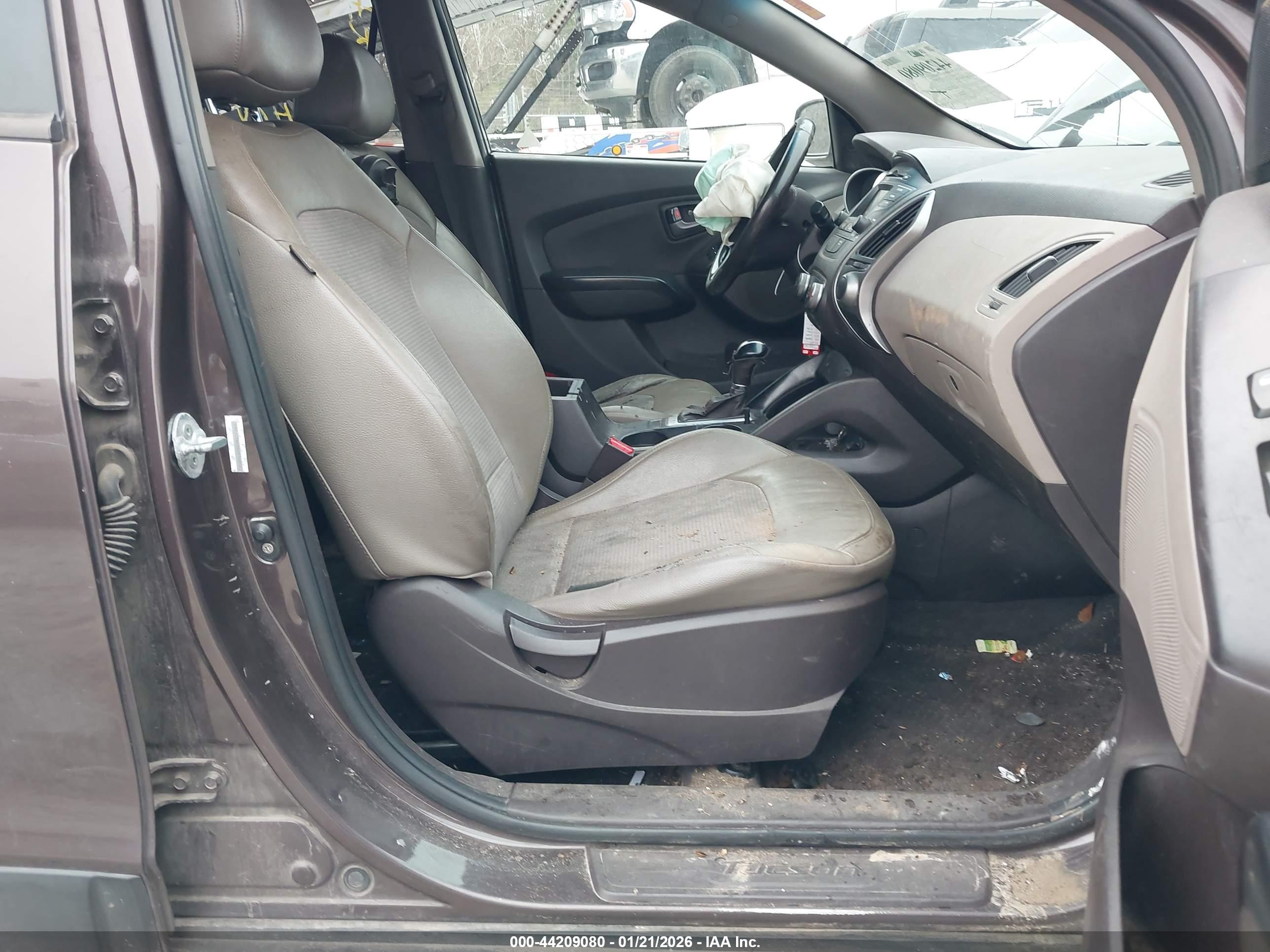 HYUNDAI TUCSON image 5