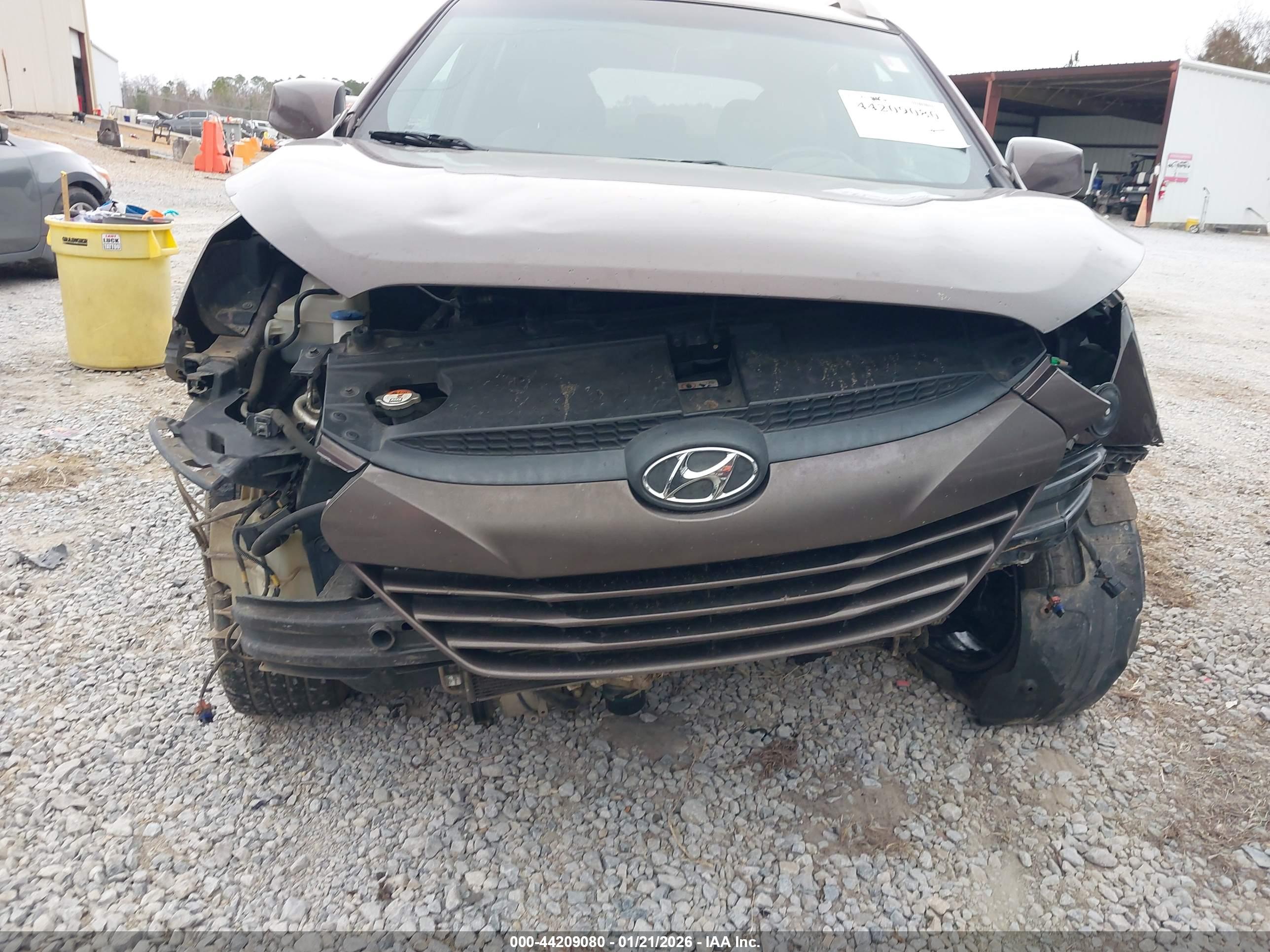 HYUNDAI TUCSON image 6