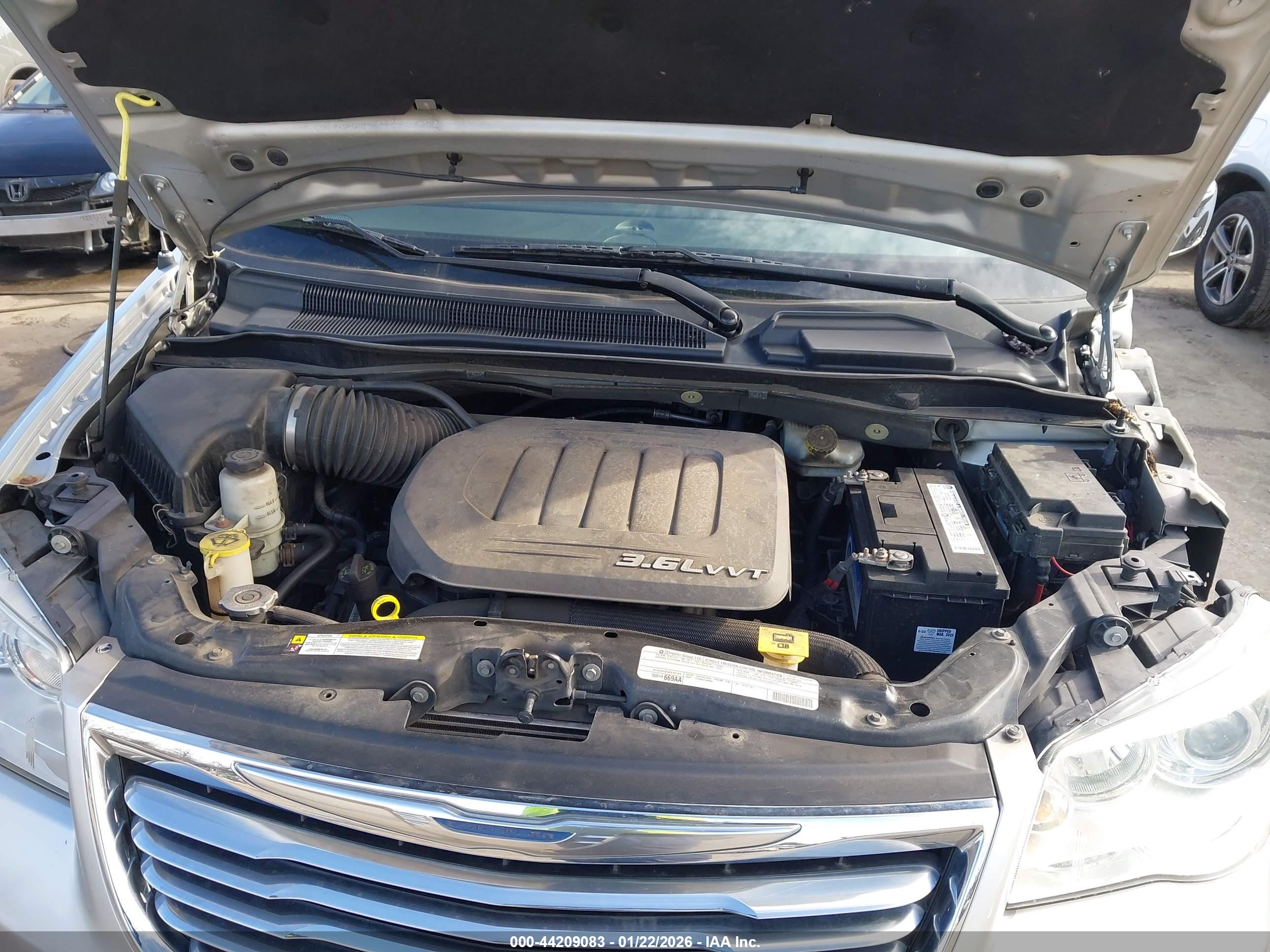 CHRYSLER TOWN image 10