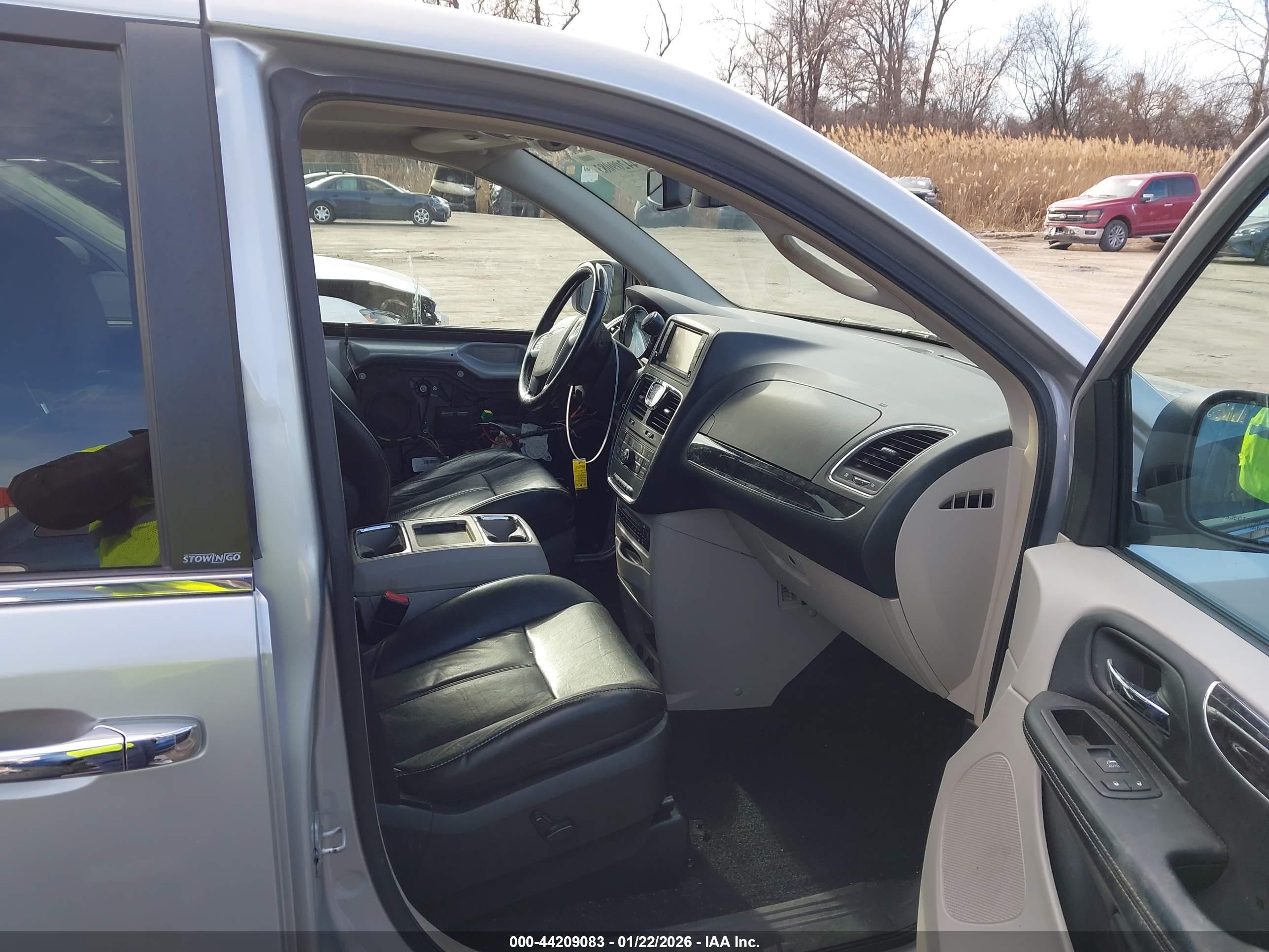 CHRYSLER TOWN image 5