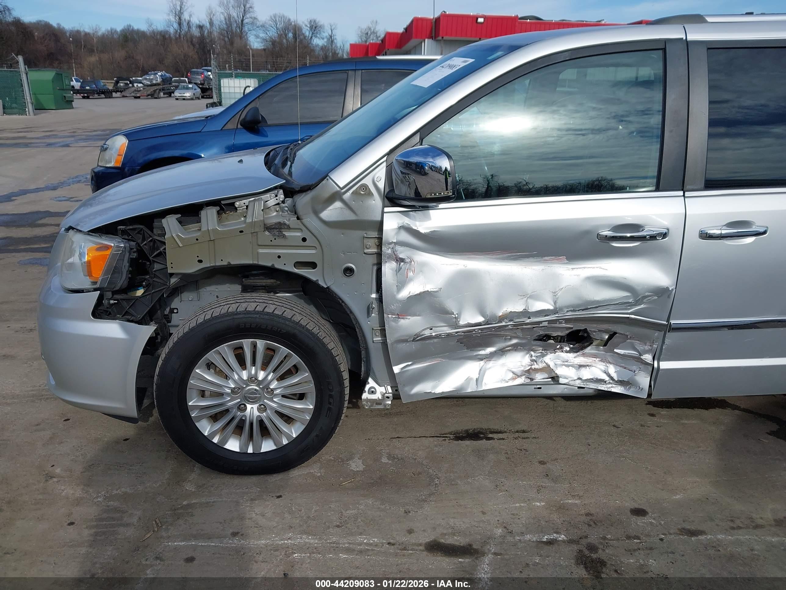 CHRYSLER TOWN image 6