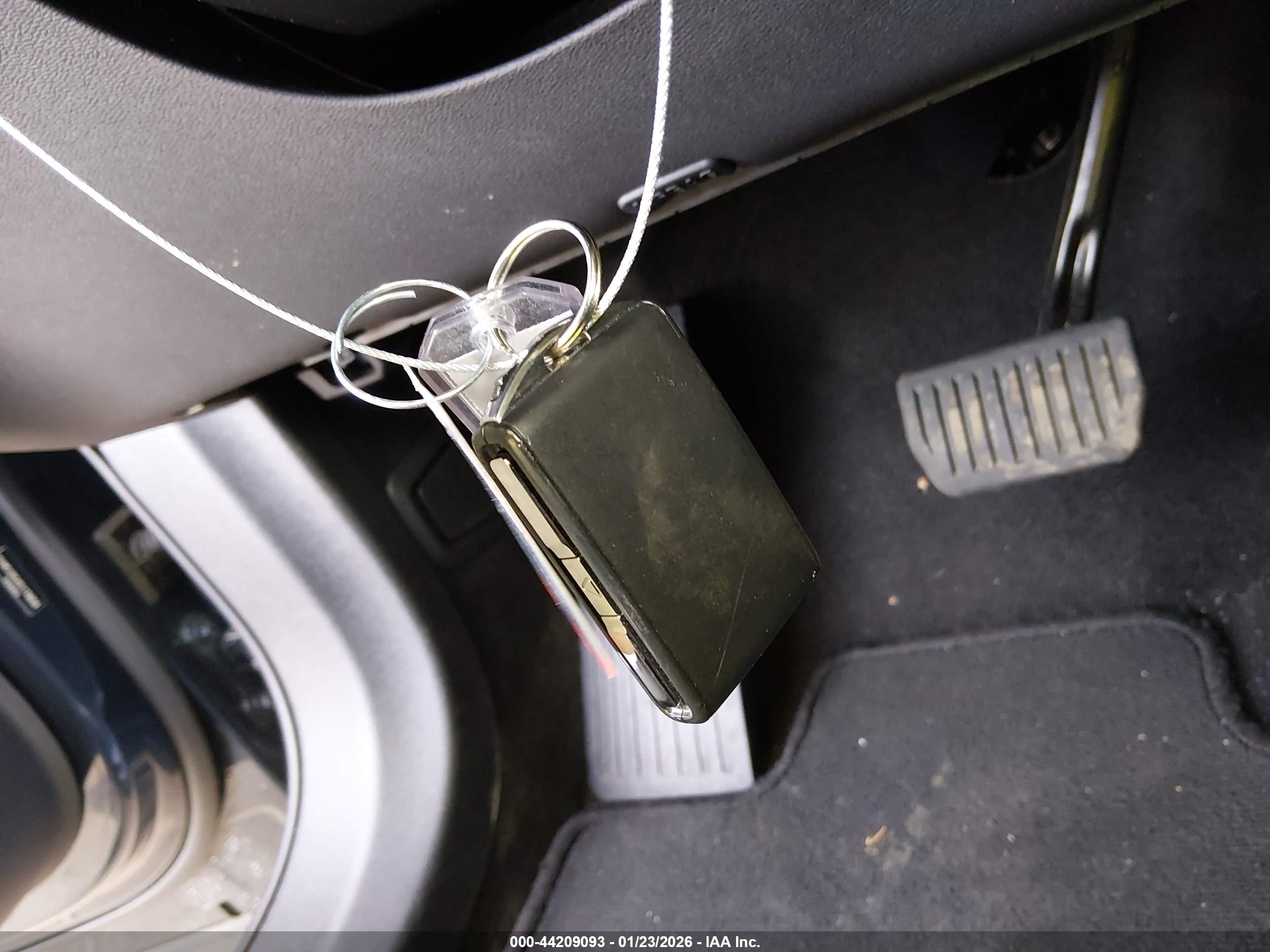 VOLVO XC60 image 11