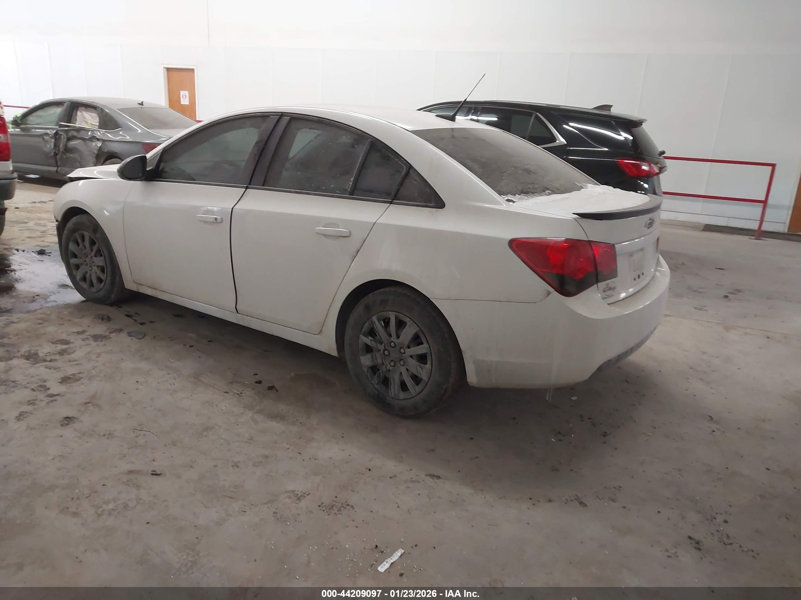 CHEVROLET CRUZE image 3
