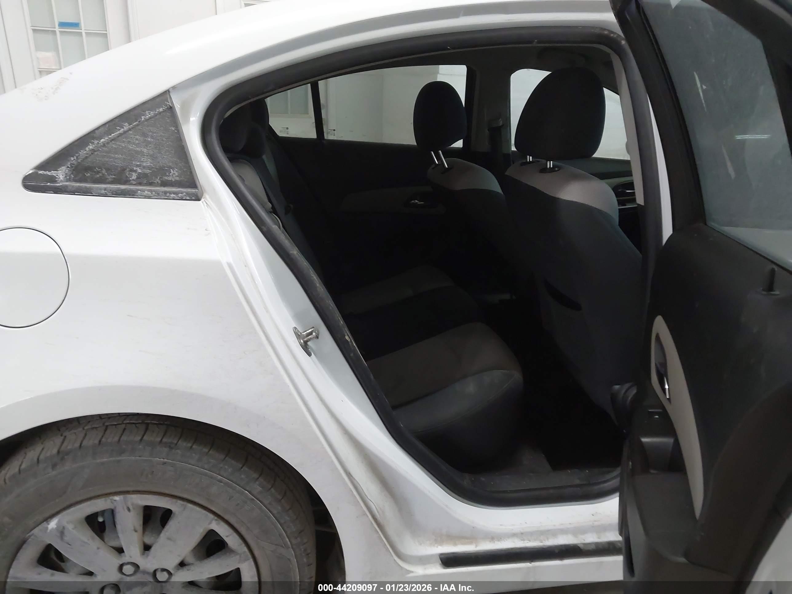 CHEVROLET CRUZE image 8