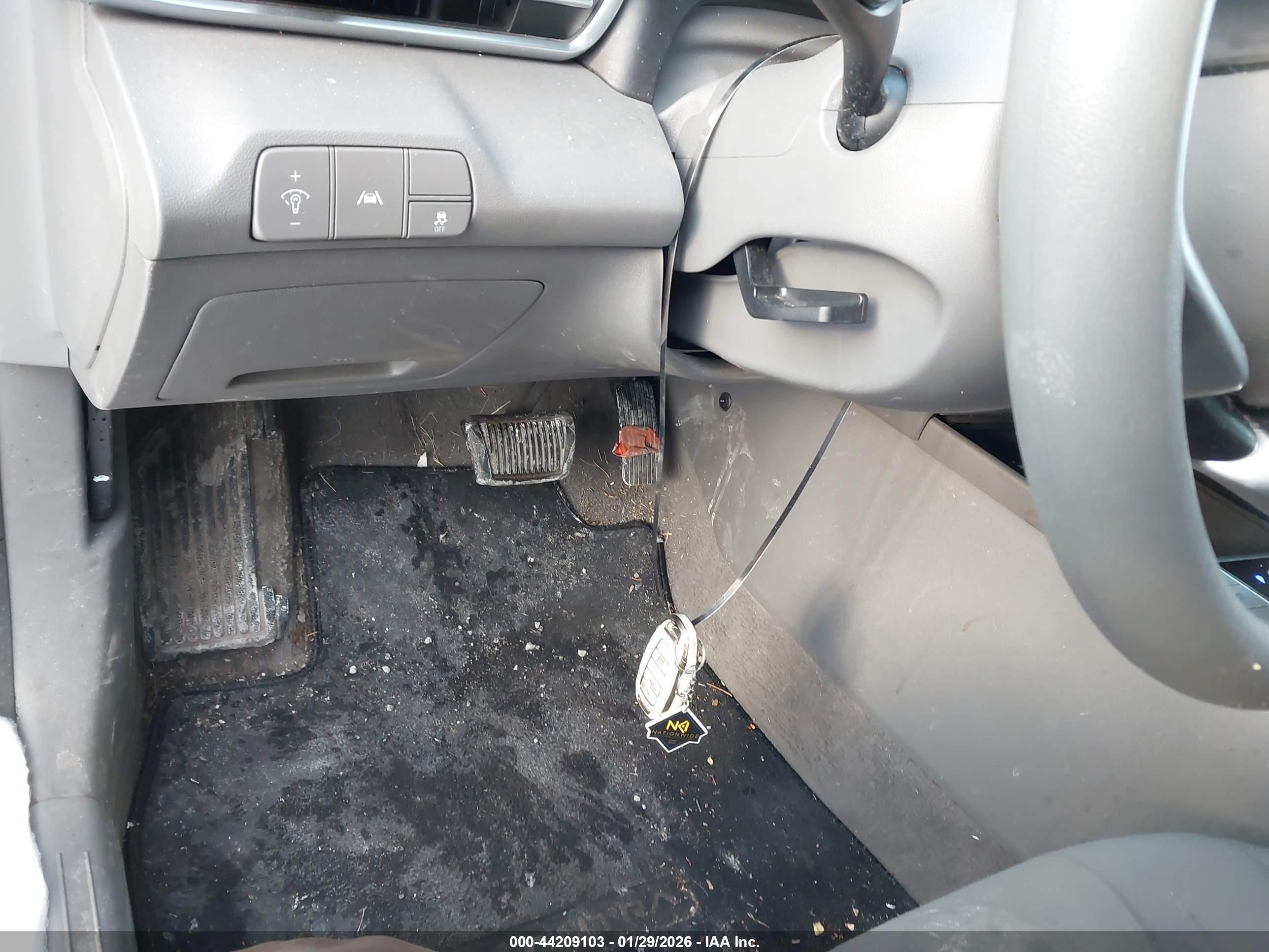 HYUNDAI ELANTRA image 11