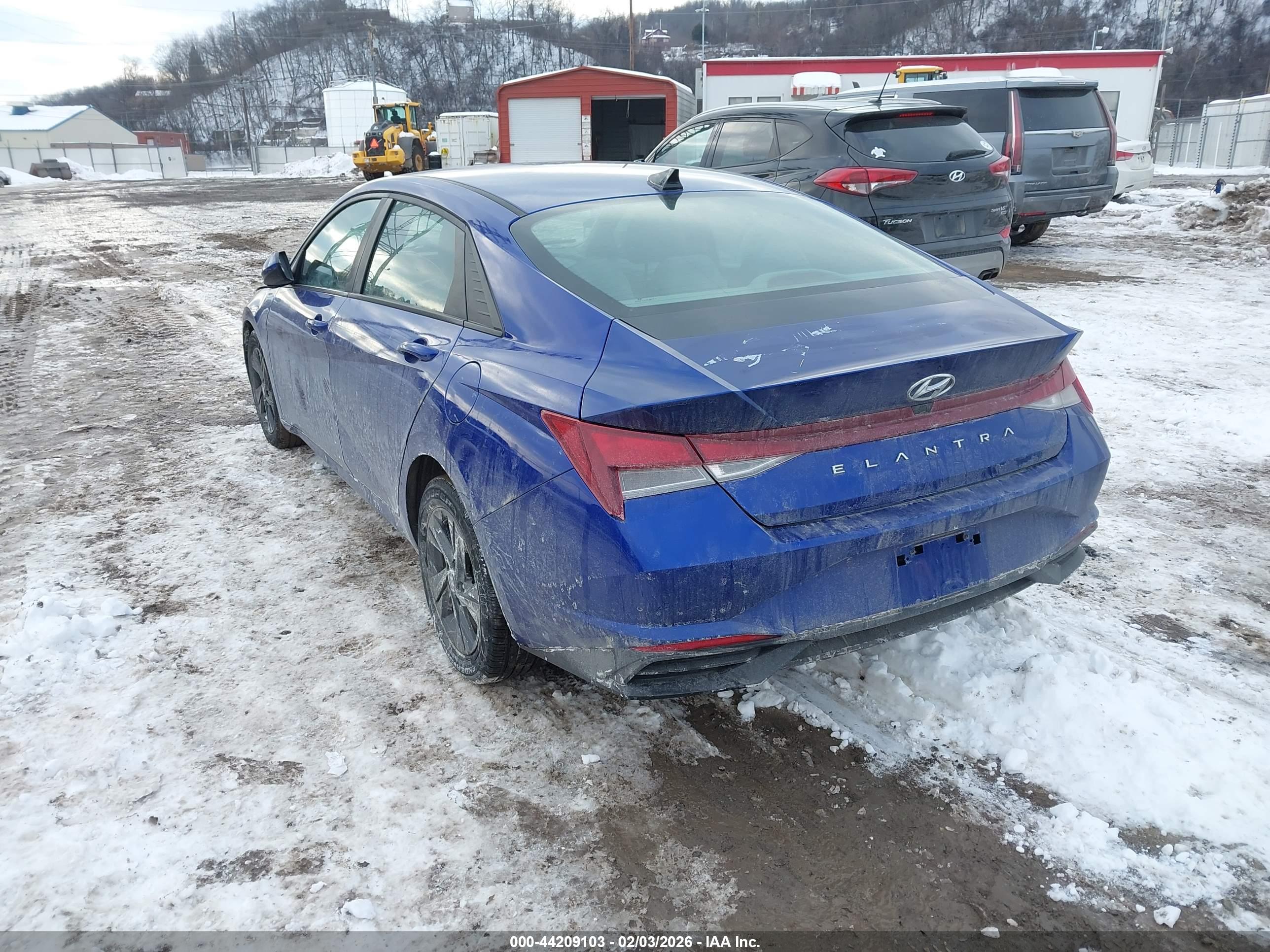 HYUNDAI ELANTRA image 3
