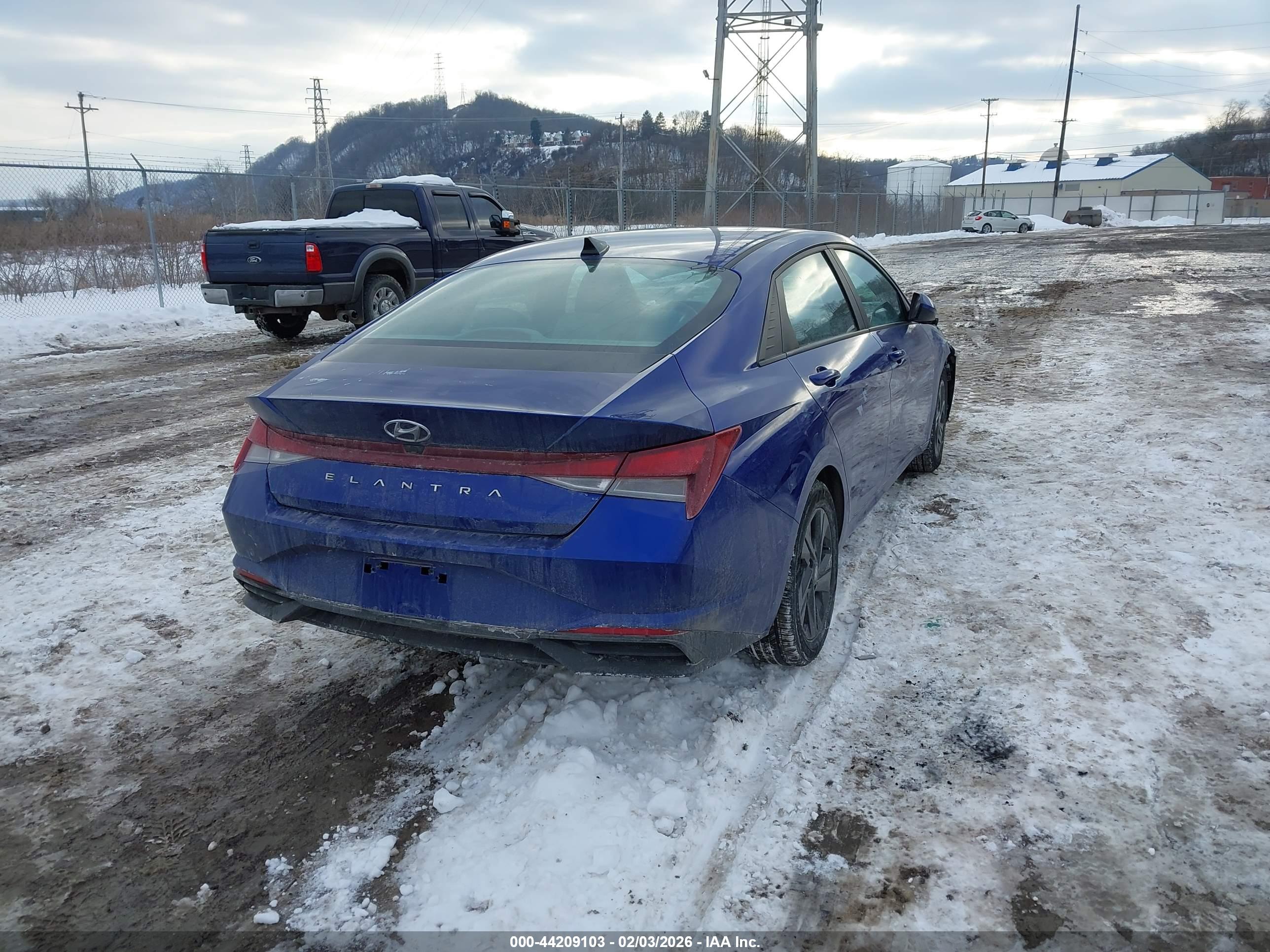 HYUNDAI ELANTRA image 4