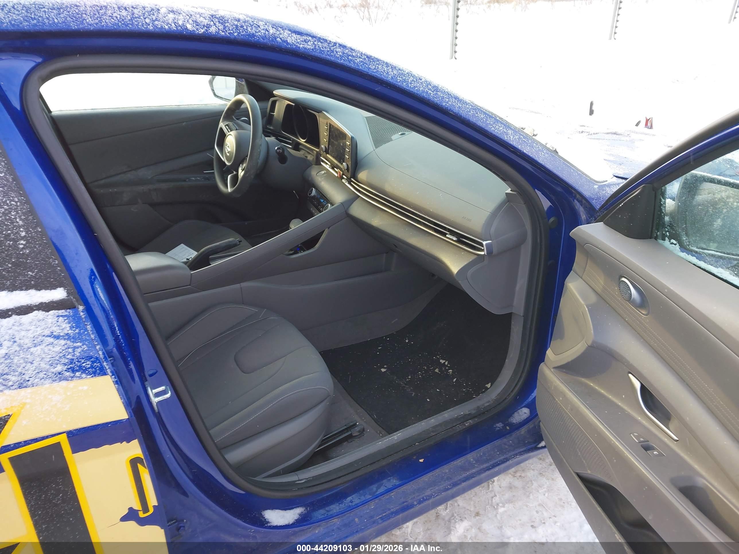HYUNDAI ELANTRA image 5