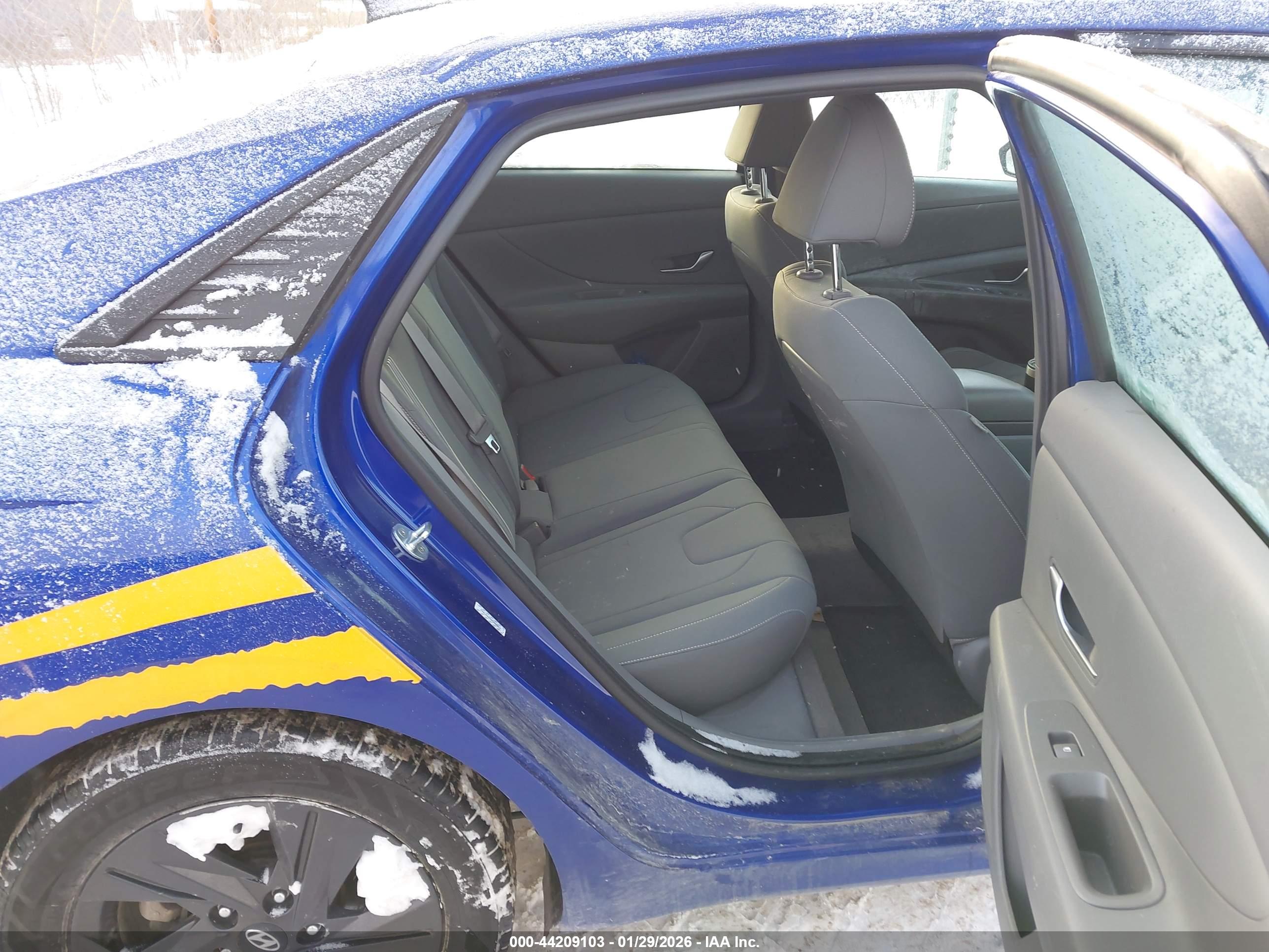 HYUNDAI ELANTRA image 8