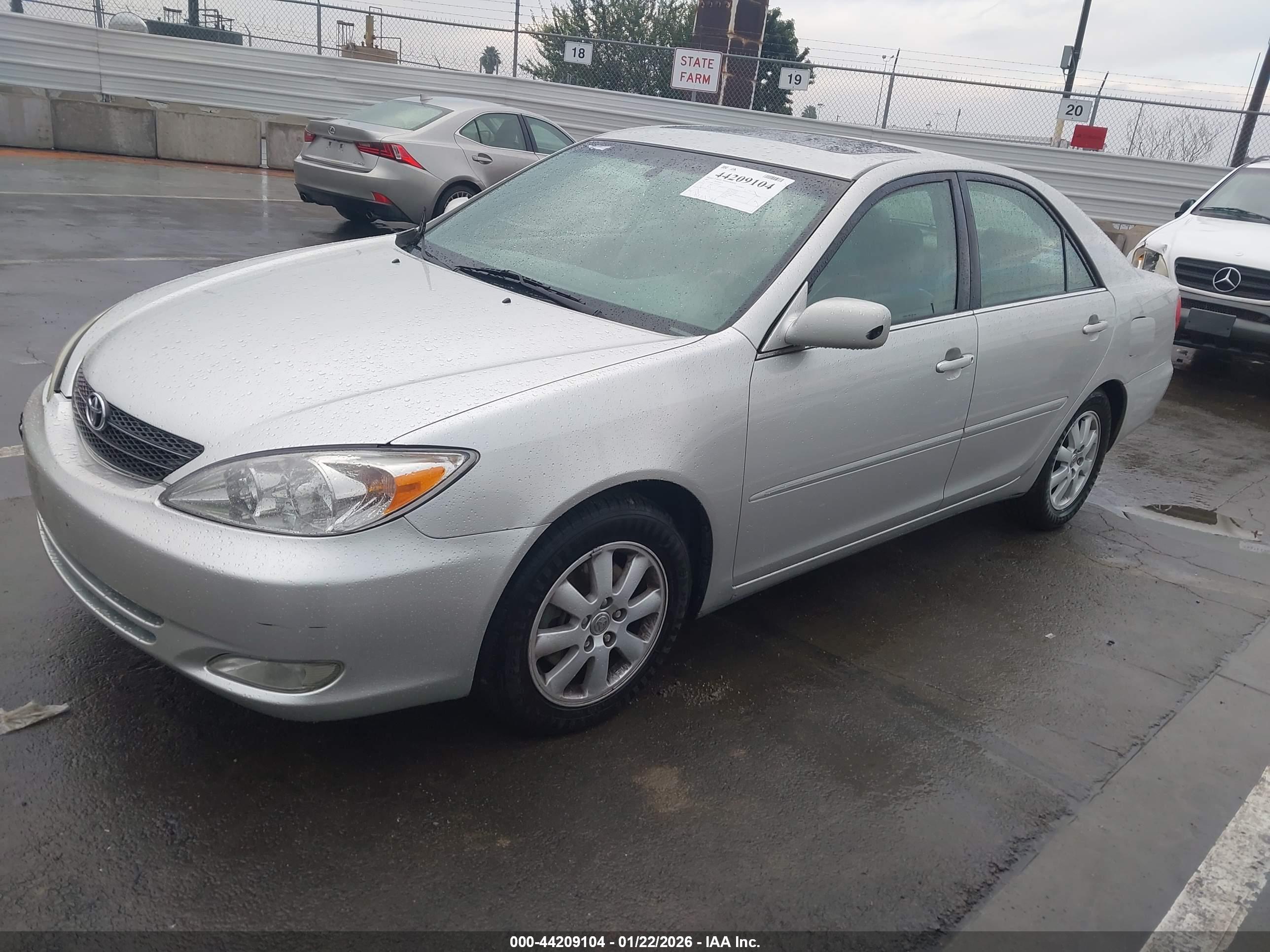 TOYOTA CAMRY image 2