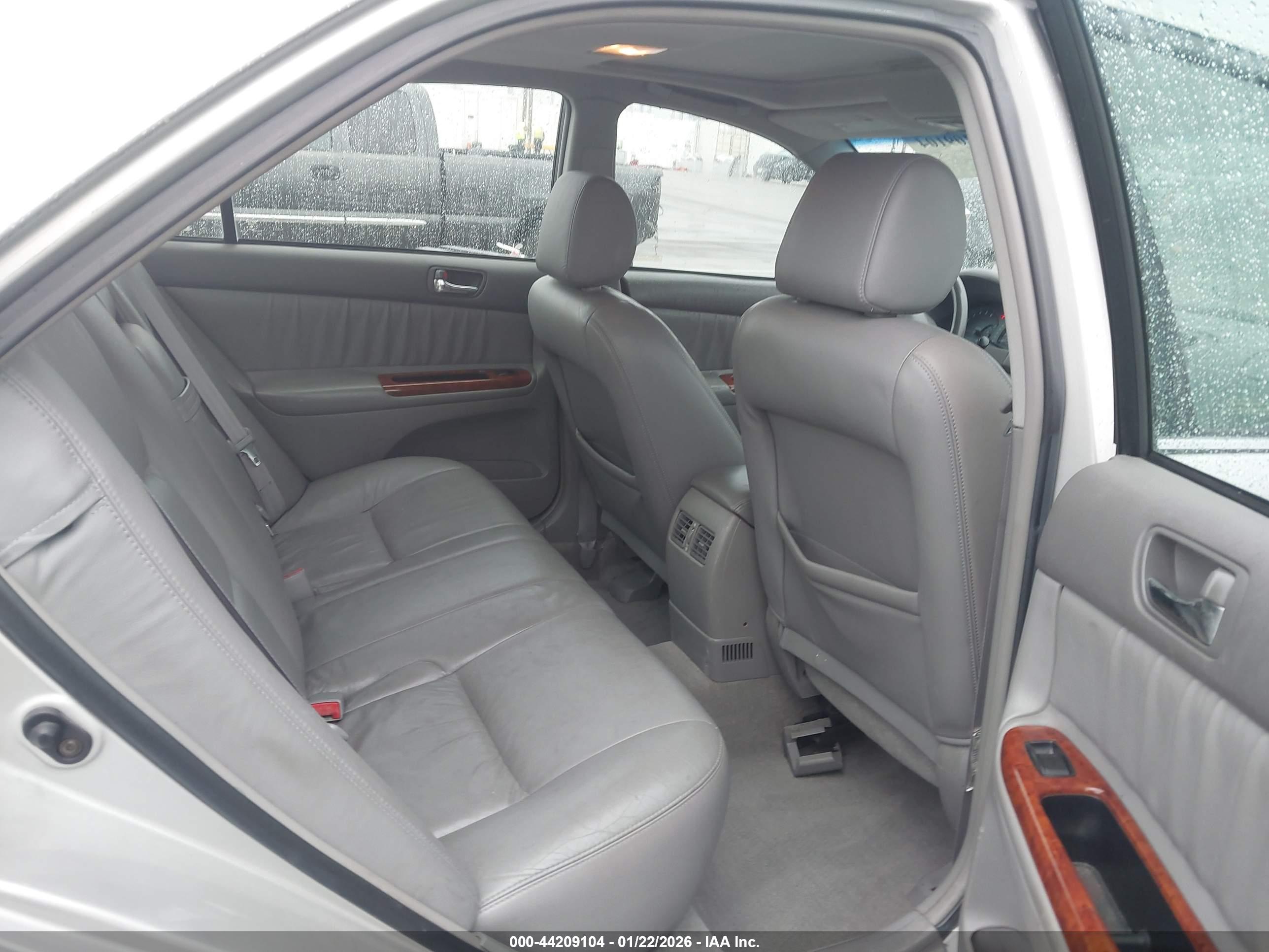 TOYOTA CAMRY image 8