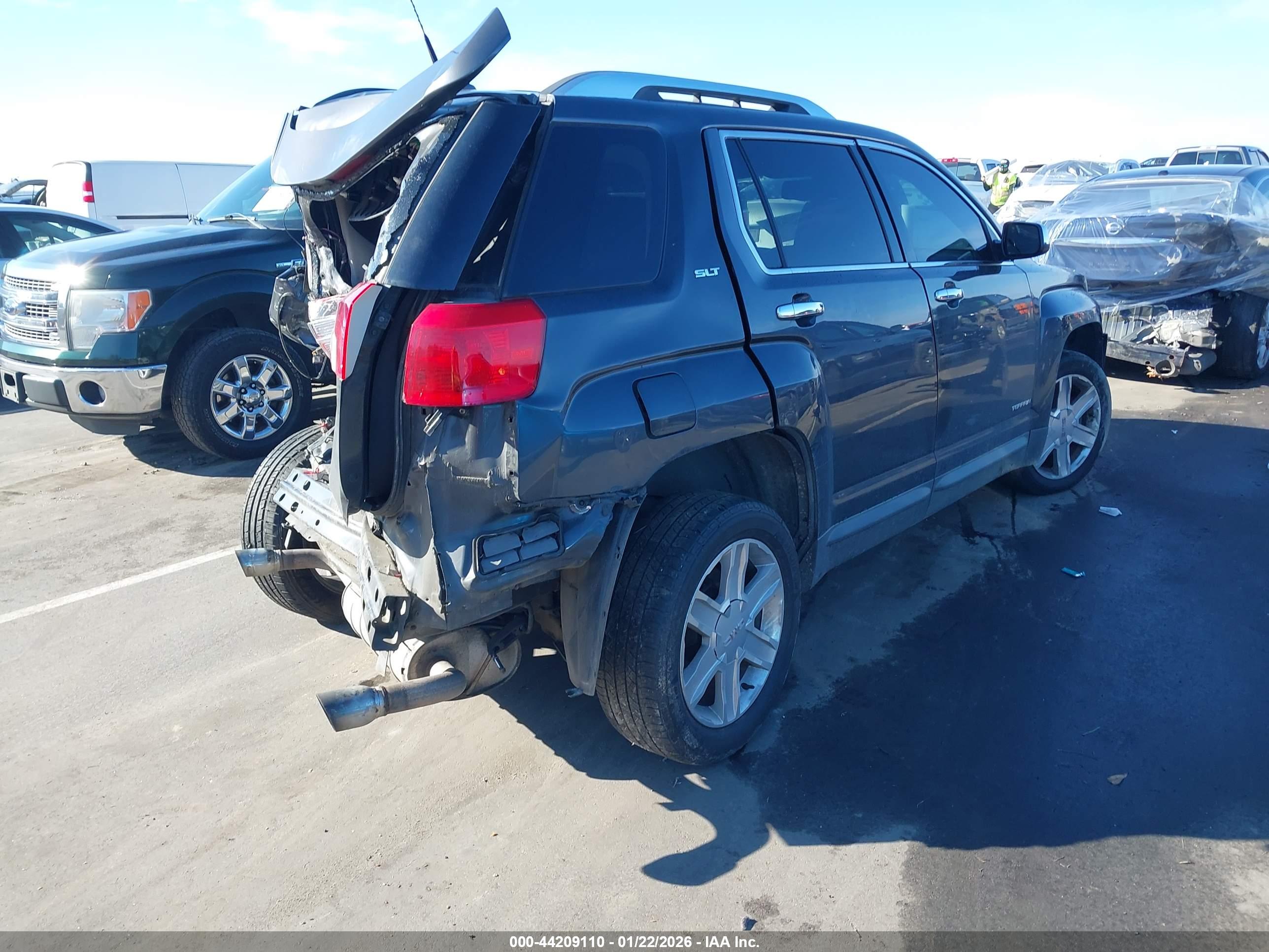 GMC TERRAIN image 4