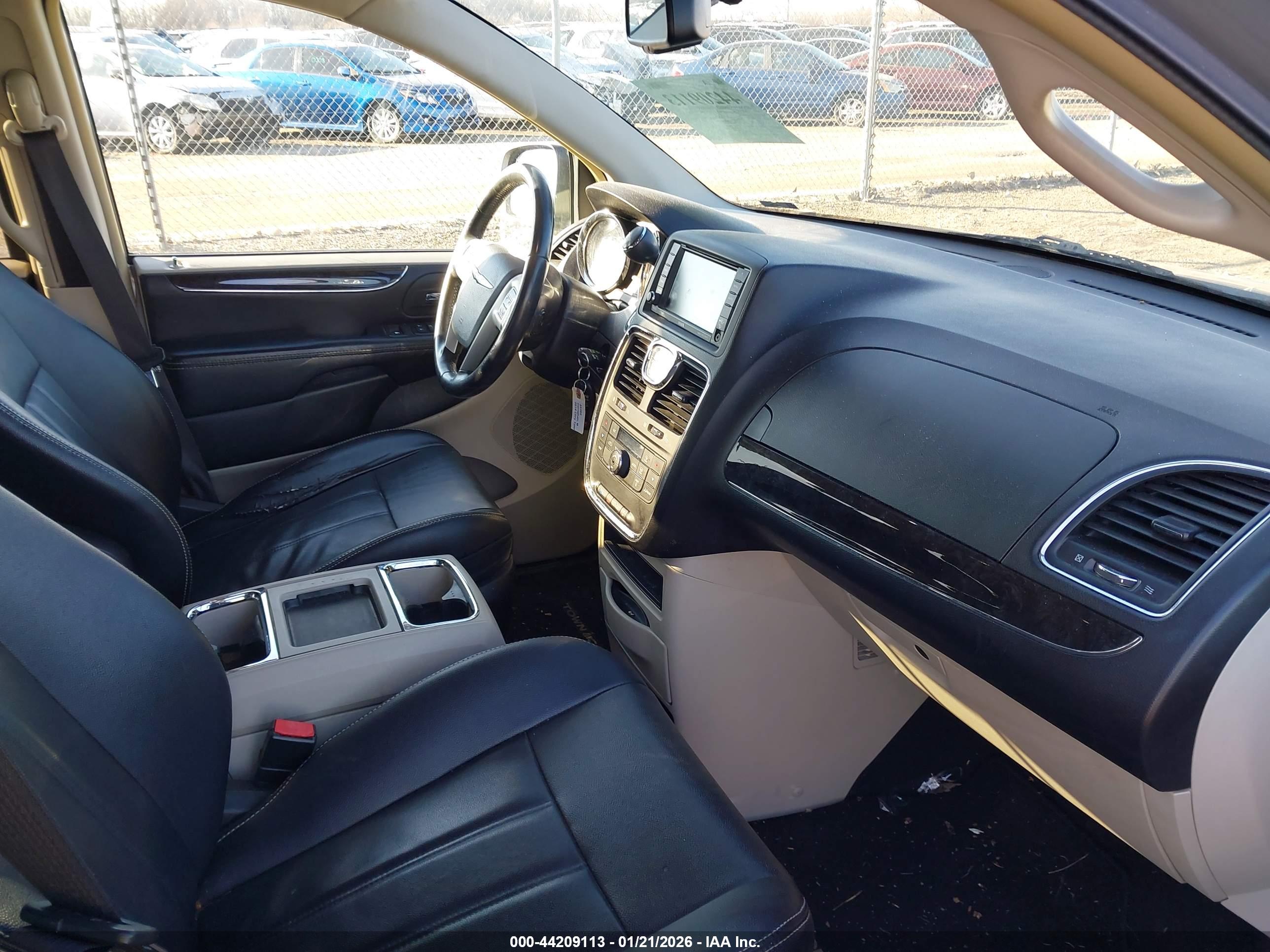 CHRYSLER TOWN image 5
