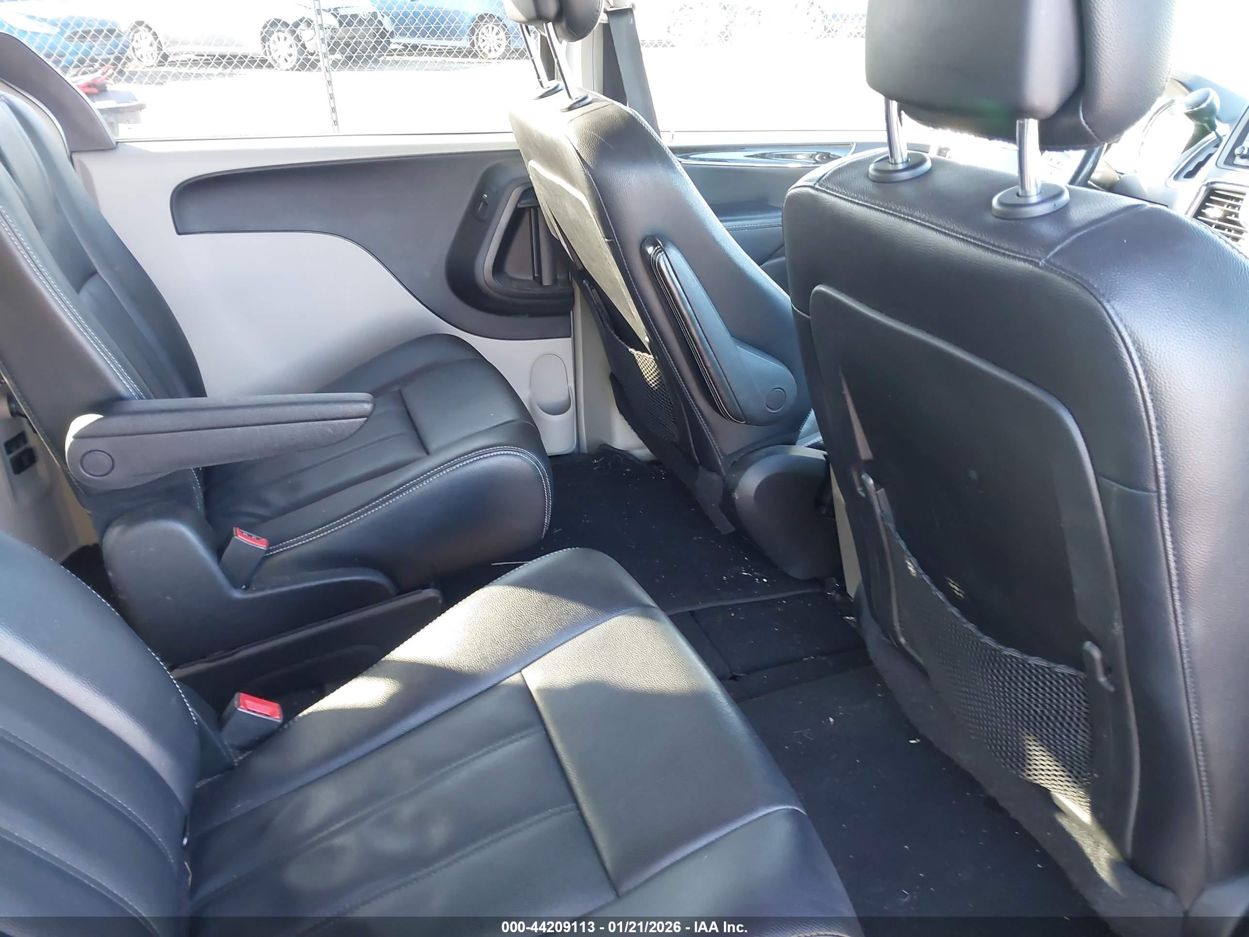 CHRYSLER TOWN image 8