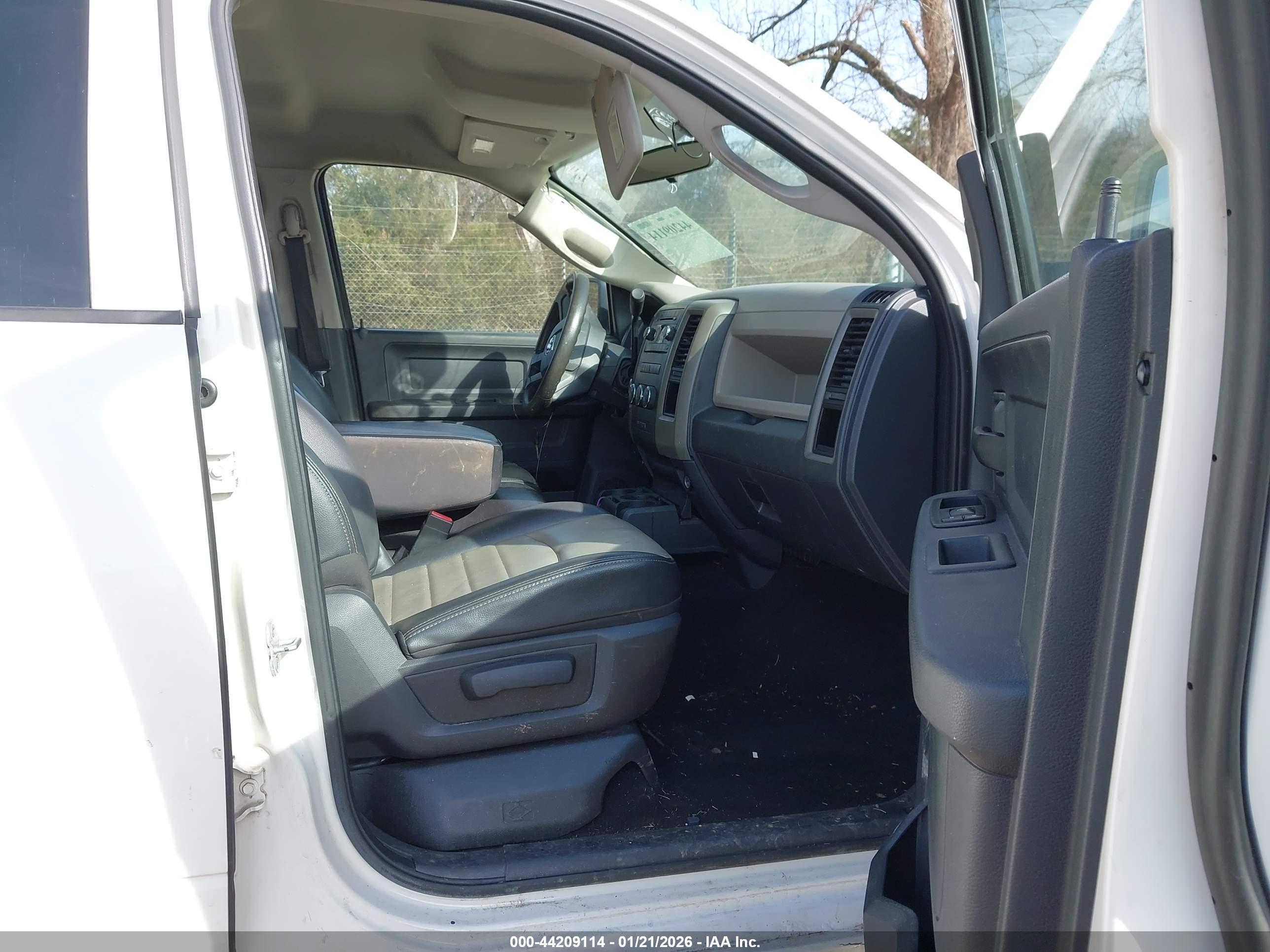 DODGE RAM image 5