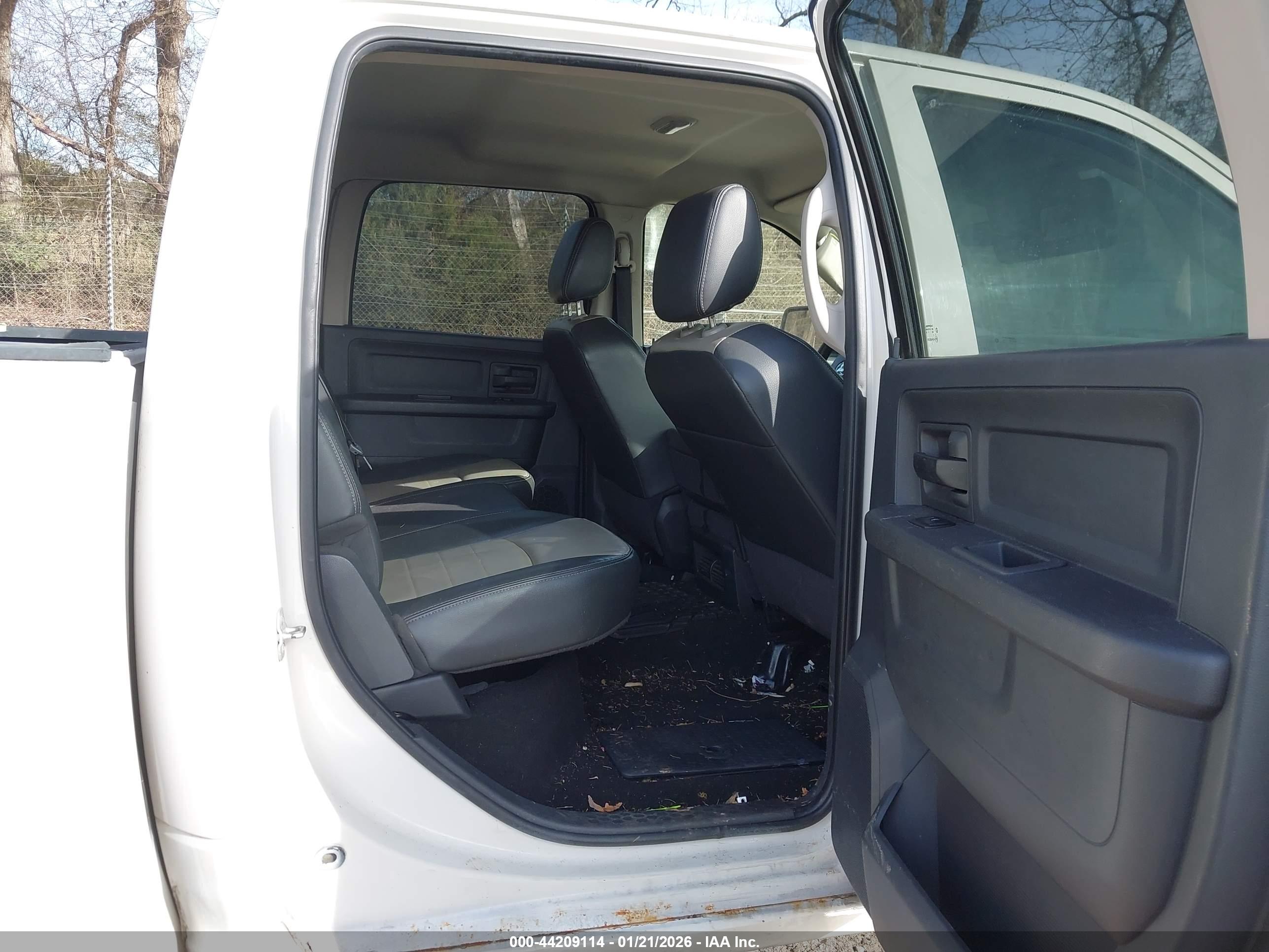 DODGE RAM image 8