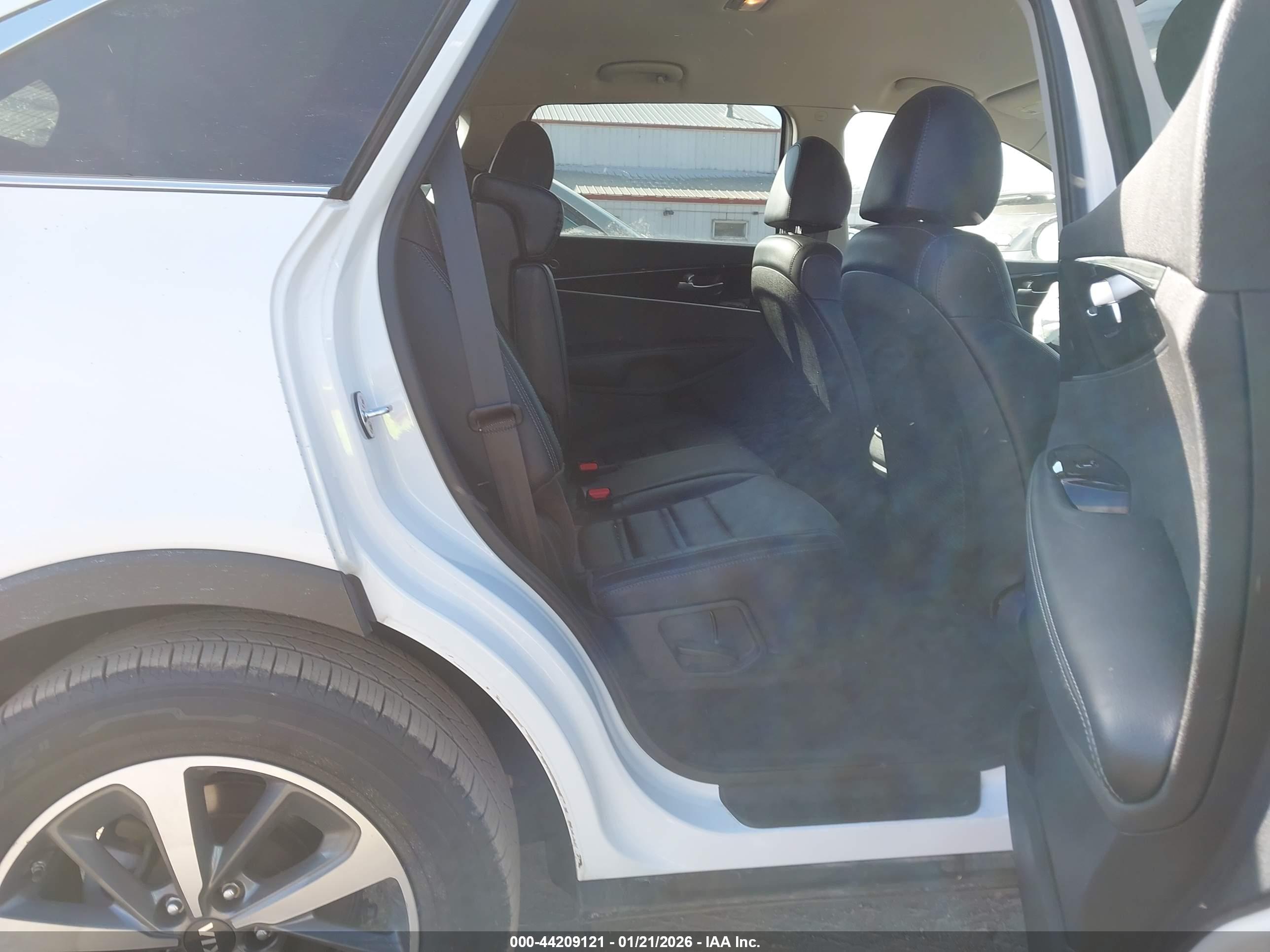 KIA SORENTO image 8