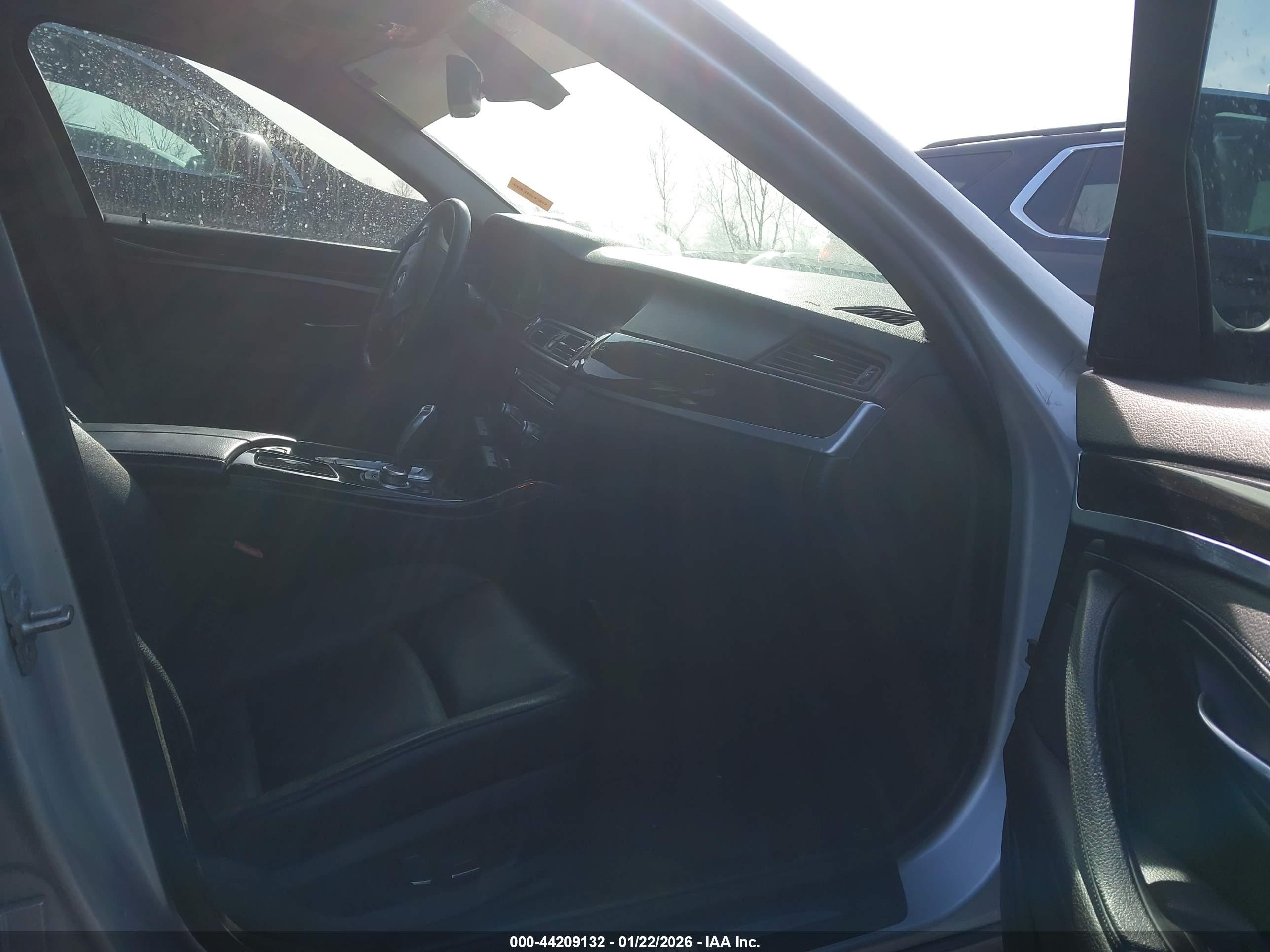 BMW 528I image 5