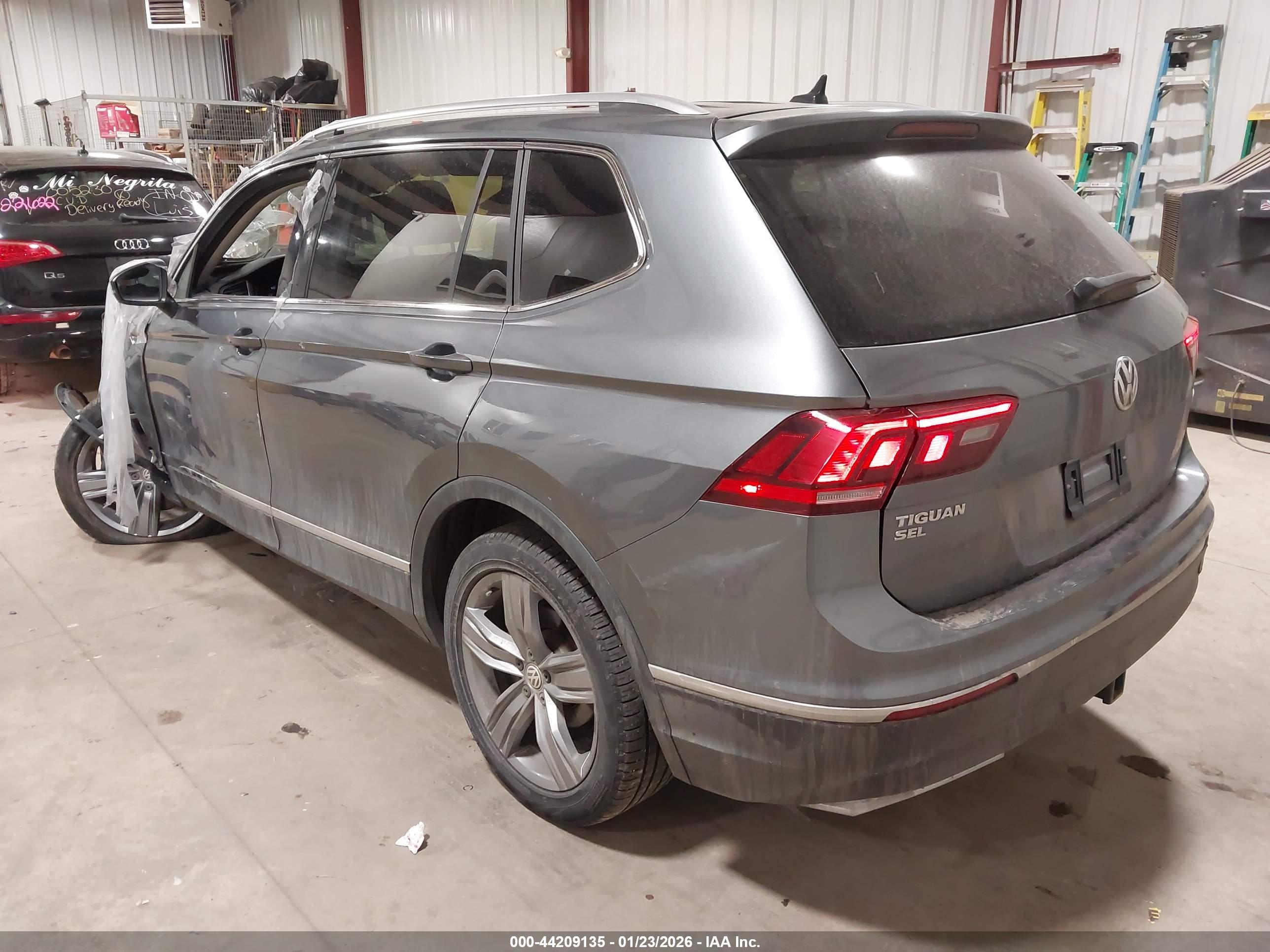 VOLKSWAGEN TIGUAN image 3