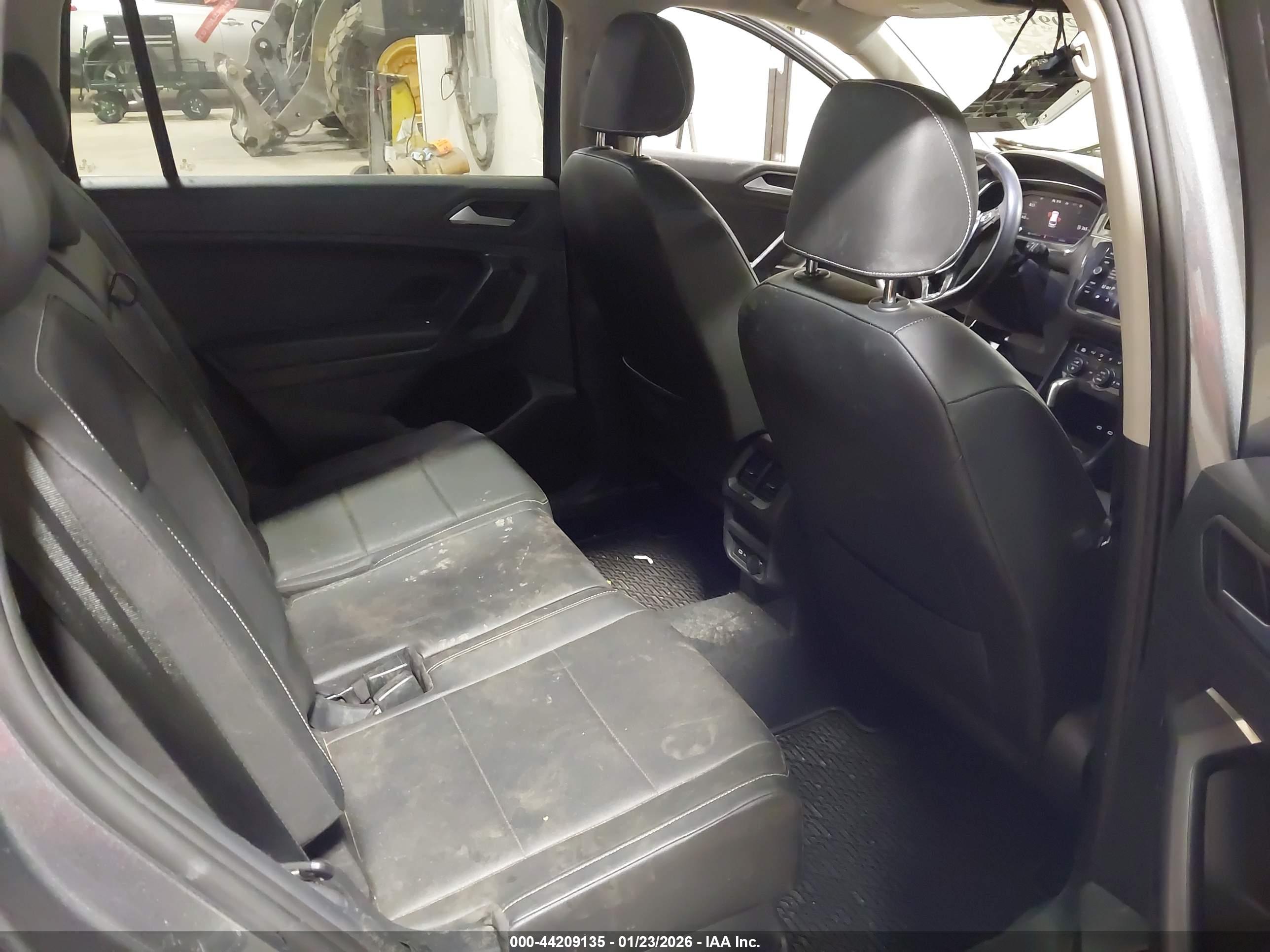 VOLKSWAGEN TIGUAN image 8