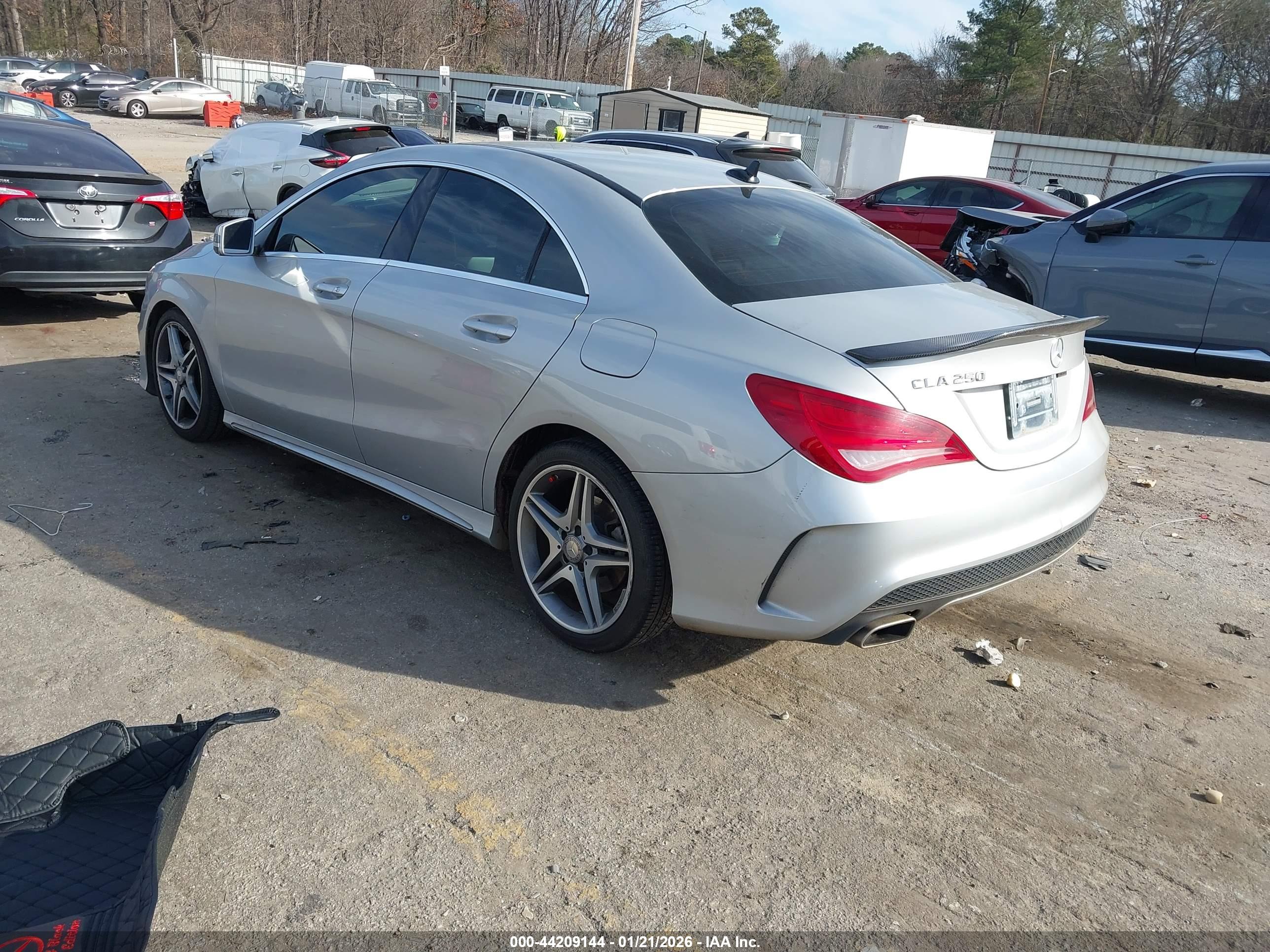 MERCEDES-BENZ CLA image 3