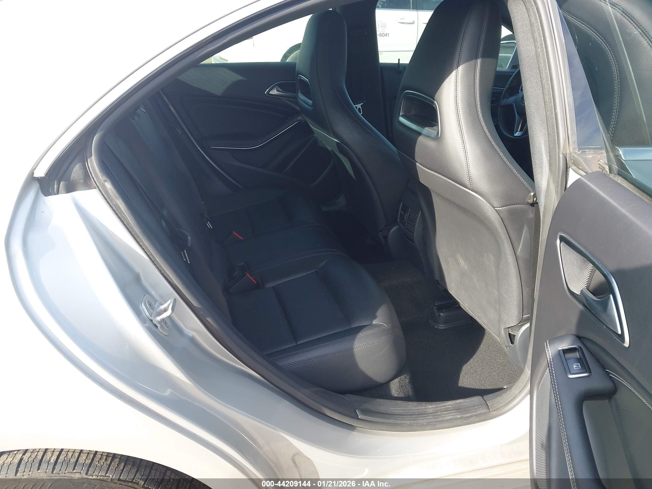 MERCEDES-BENZ CLA image 8
