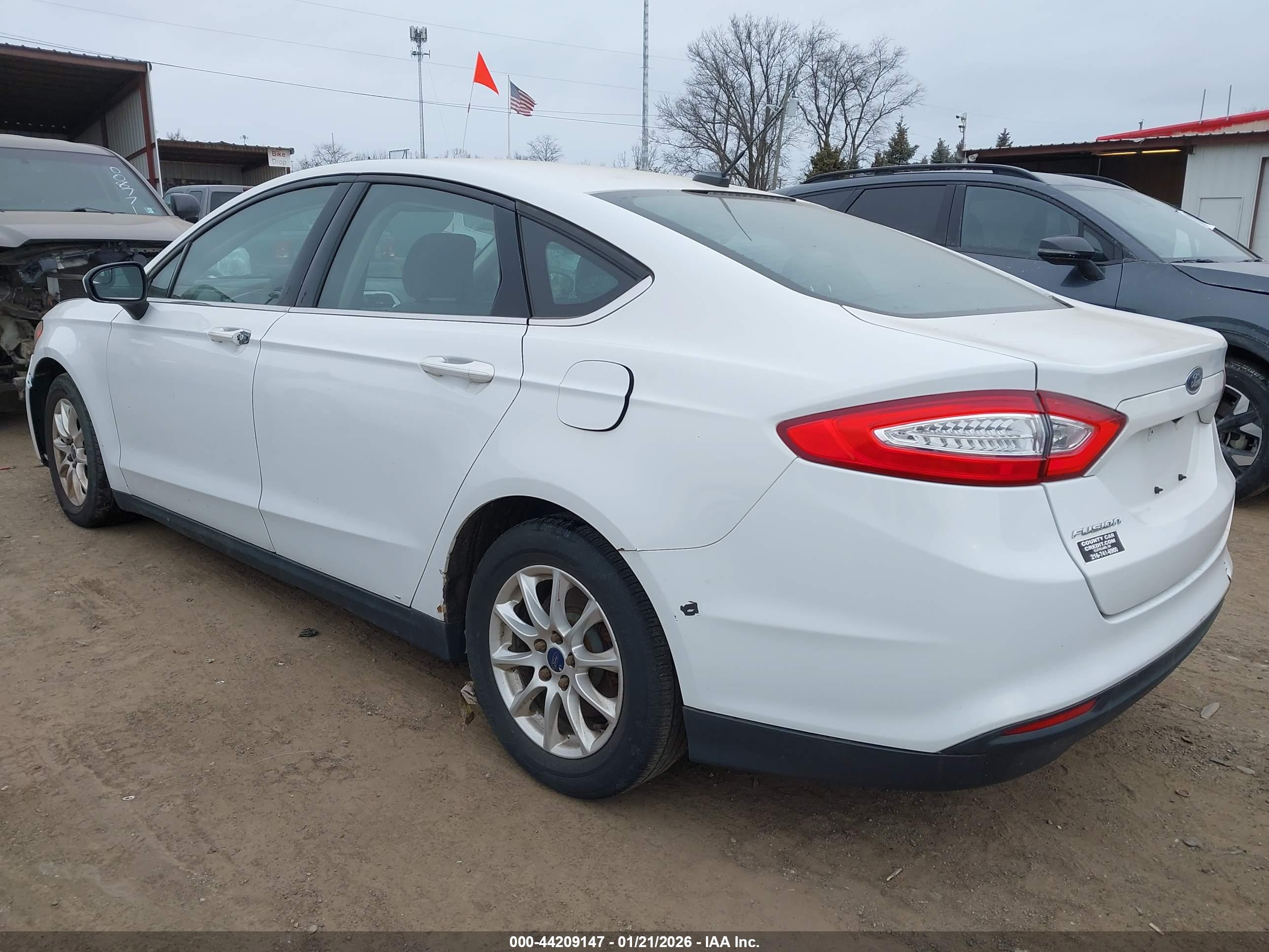 FORD FUSION image 3
