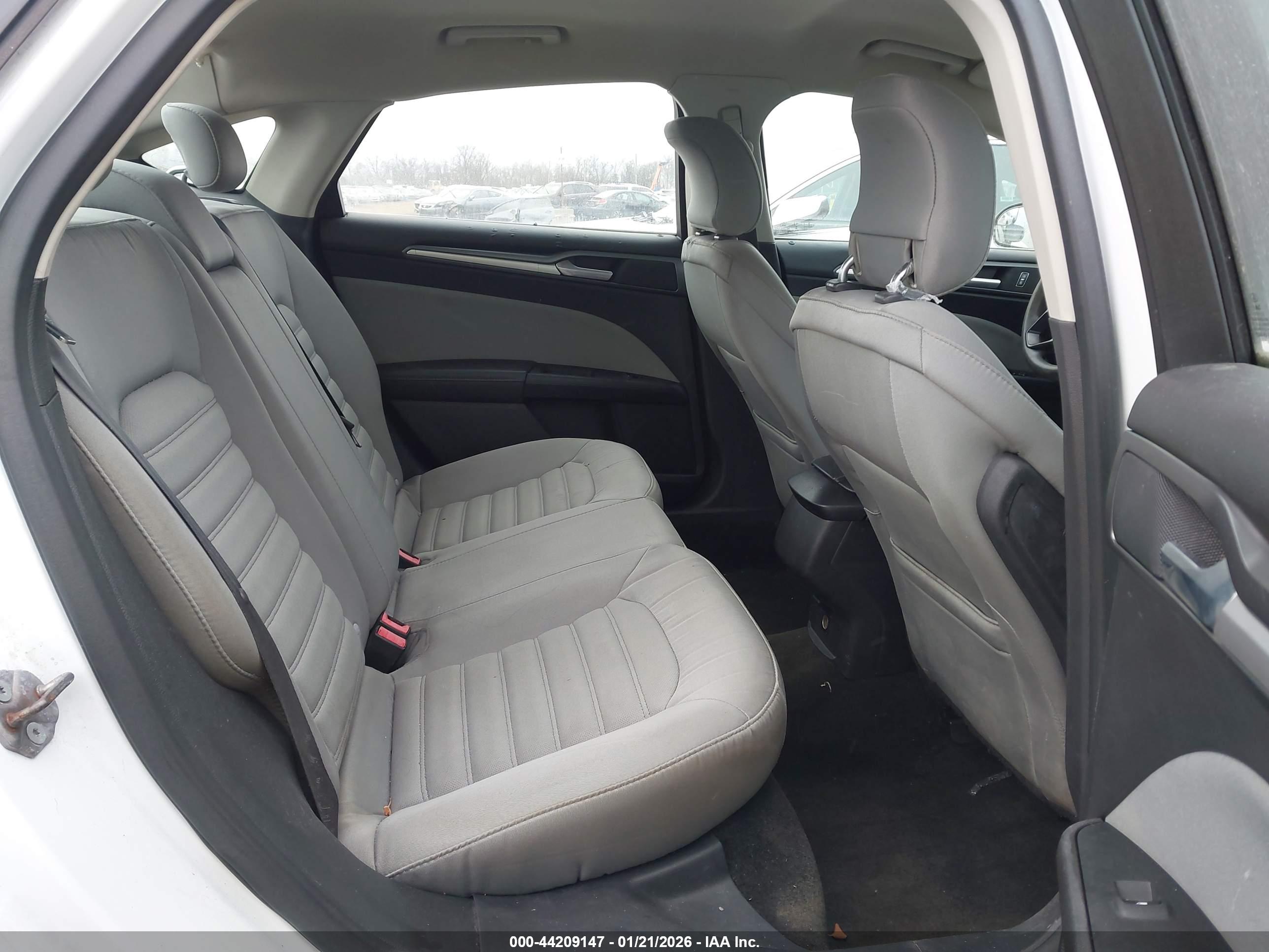 FORD FUSION image 8